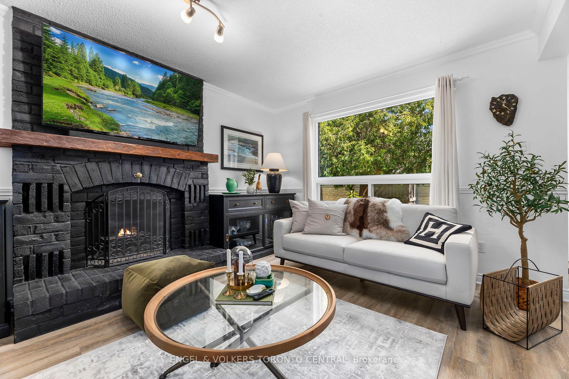 Photo 11 of 204 Killarney Grove, London, North H — HOMEH