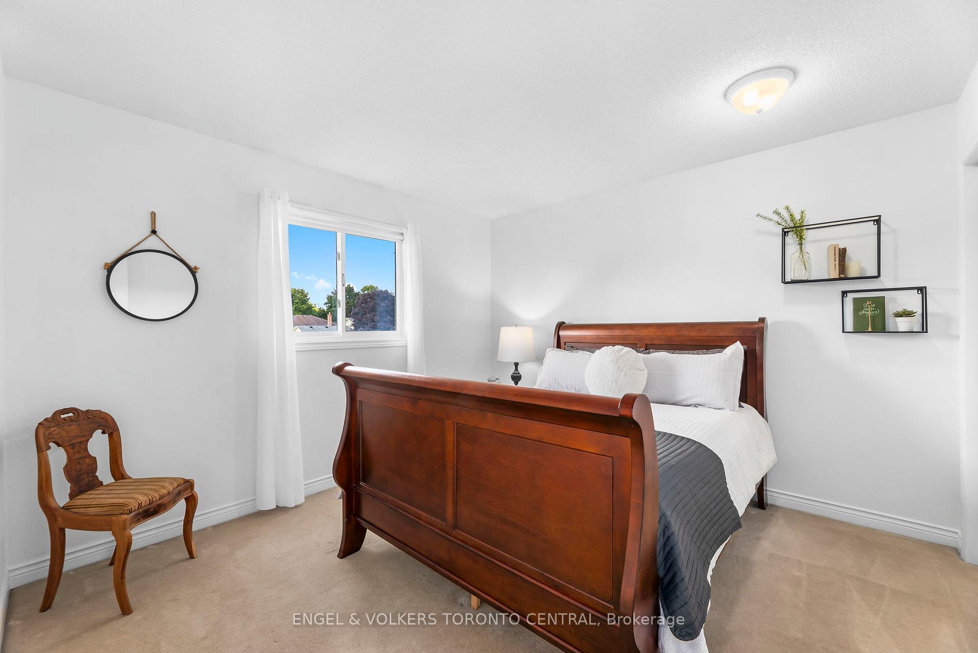 Photo 20 of 204 Killarney Grove, London, North H — HOMEH