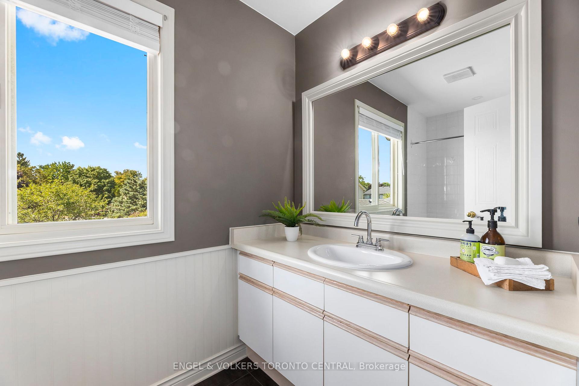 Photo 21 of 204 Killarney Grove, London, North H — HOMEH