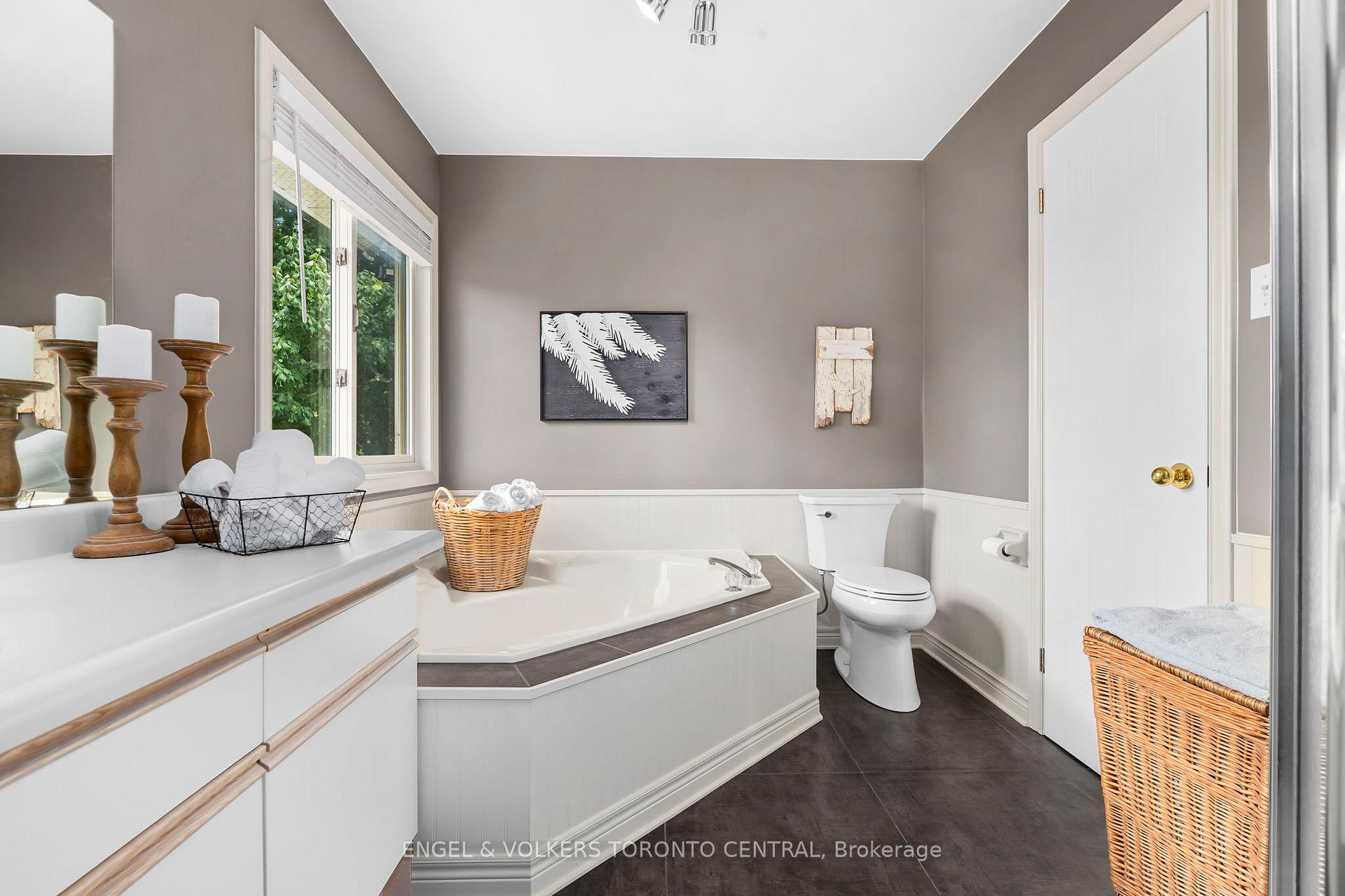 Photo 23 of 204 Killarney Grove, London, North H — HOMEH