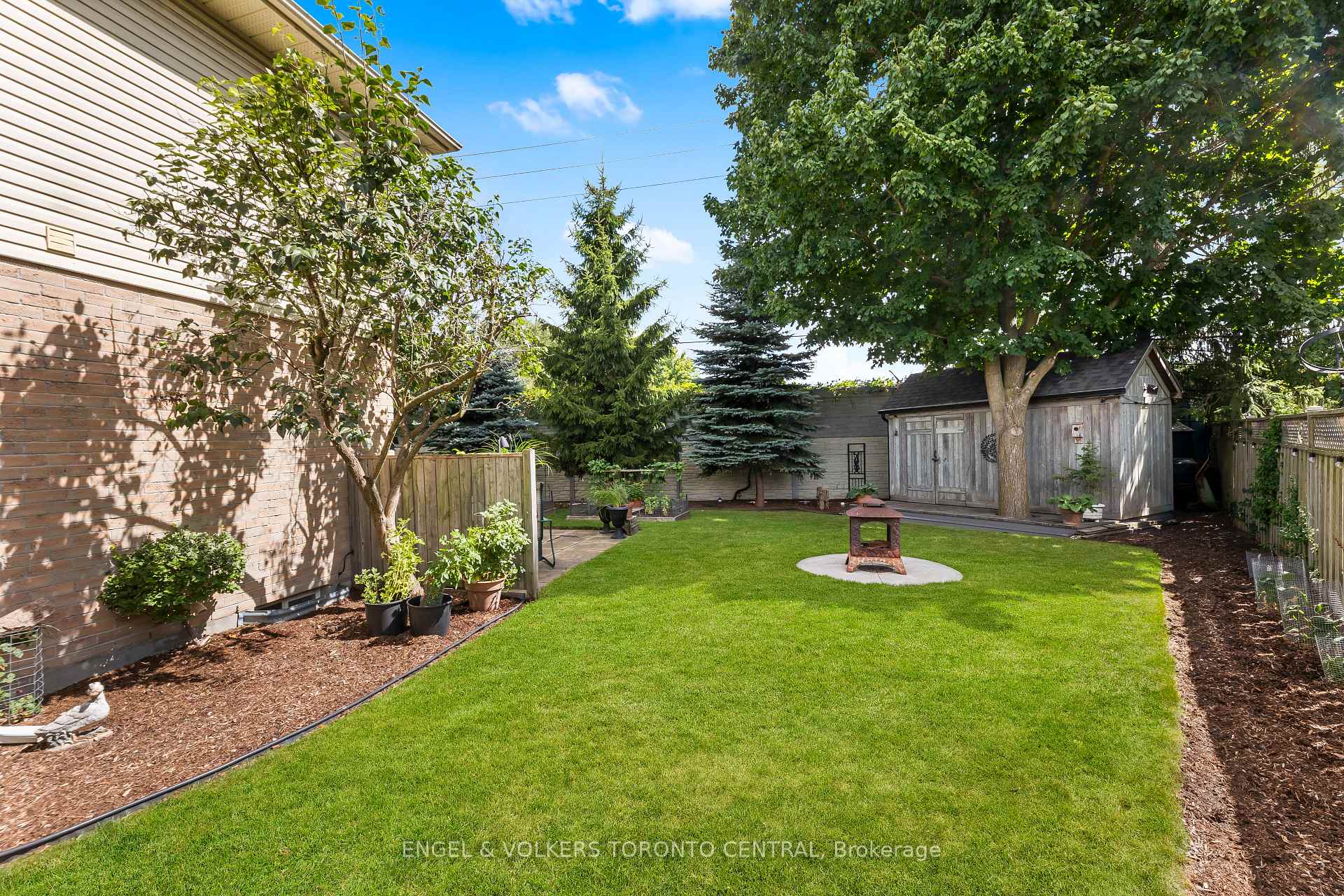 Photo 28 of 204 Killarney Grove, London, North H — HOMEH
