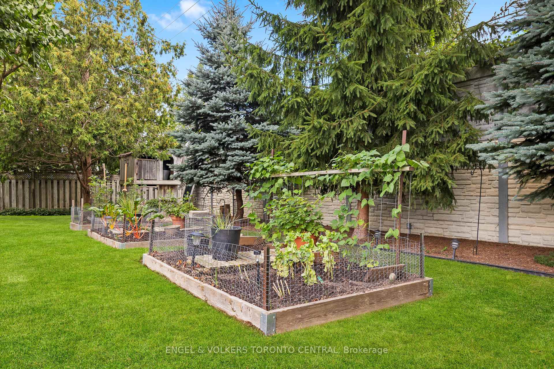 Photo 30 of 204 Killarney Grove, London, North H — HOMEH