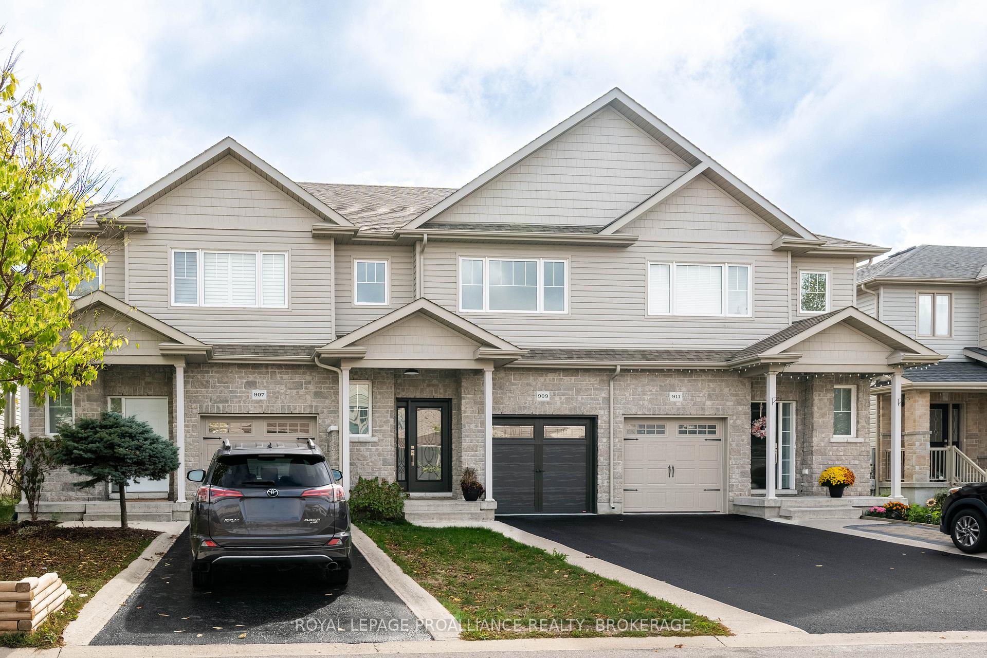 Photo 2 of 909 Blossom Street, Kingston, City Northwest — HOMEH