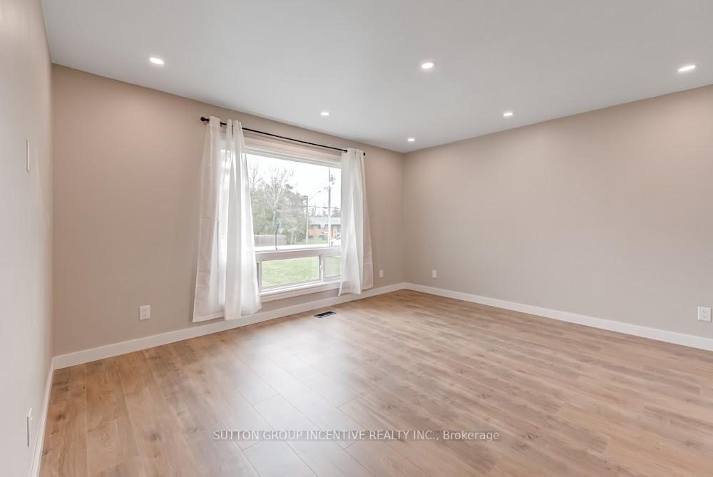 Photo 3 of 2252 Richard Street, Innisfil, Alcona — HOMEH