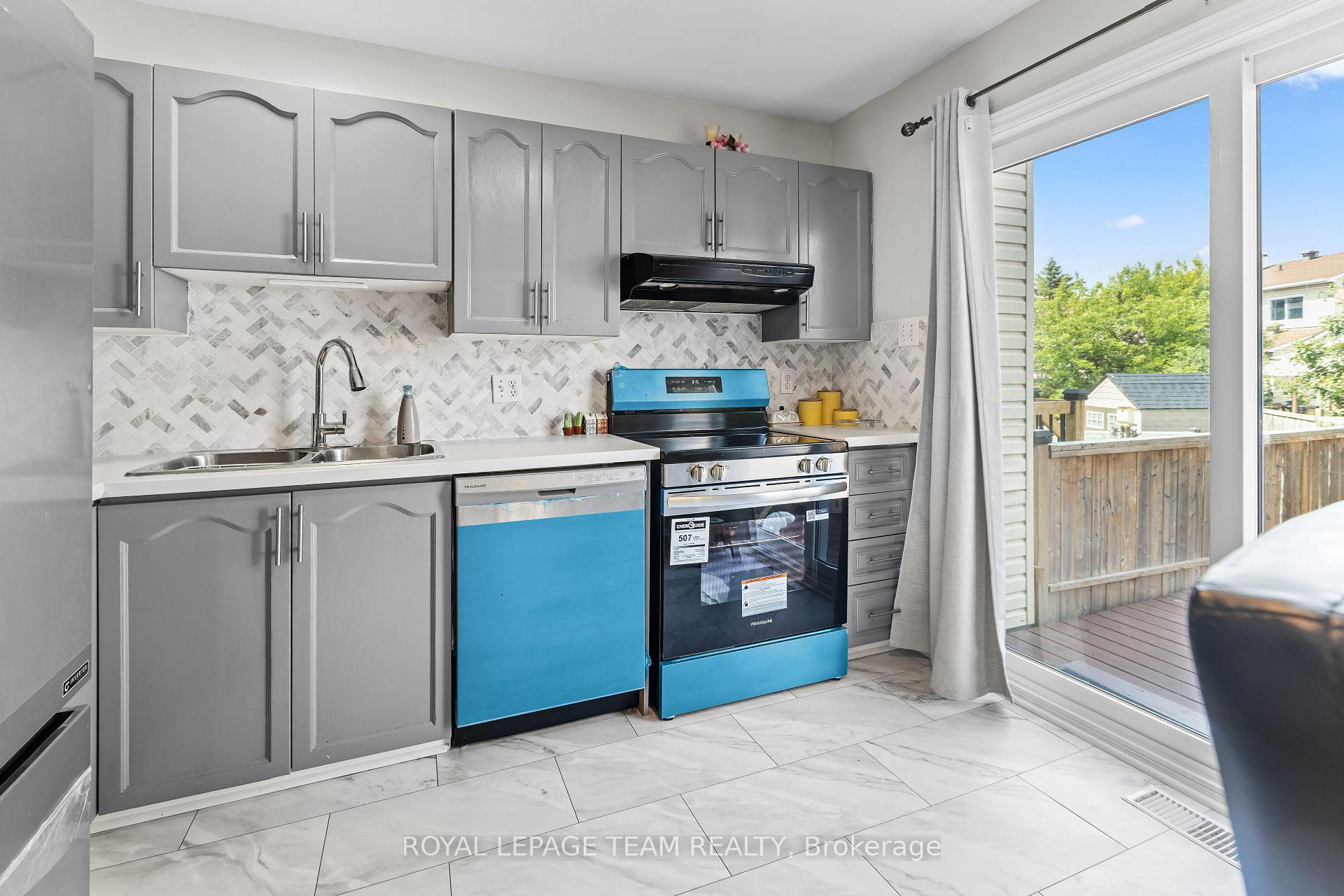 Photo 18 of 53 Kimbolton Crescent, Ottawa, Kanata - Morgan's Grant/South March — HOMEH