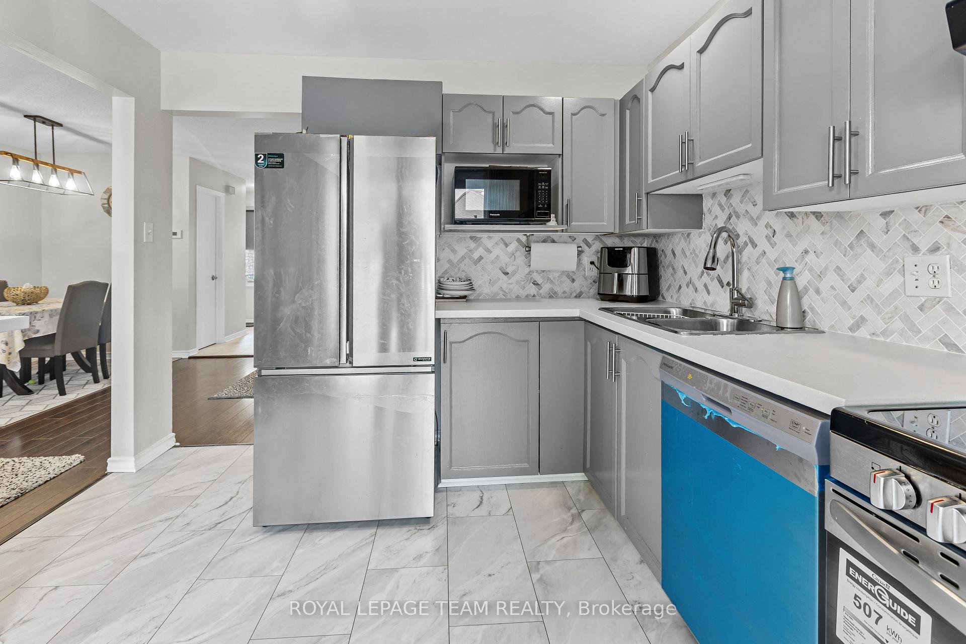 Photo 20 of 53 Kimbolton Crescent, Ottawa, Kanata - Morgan's Grant/South March — HOMEH