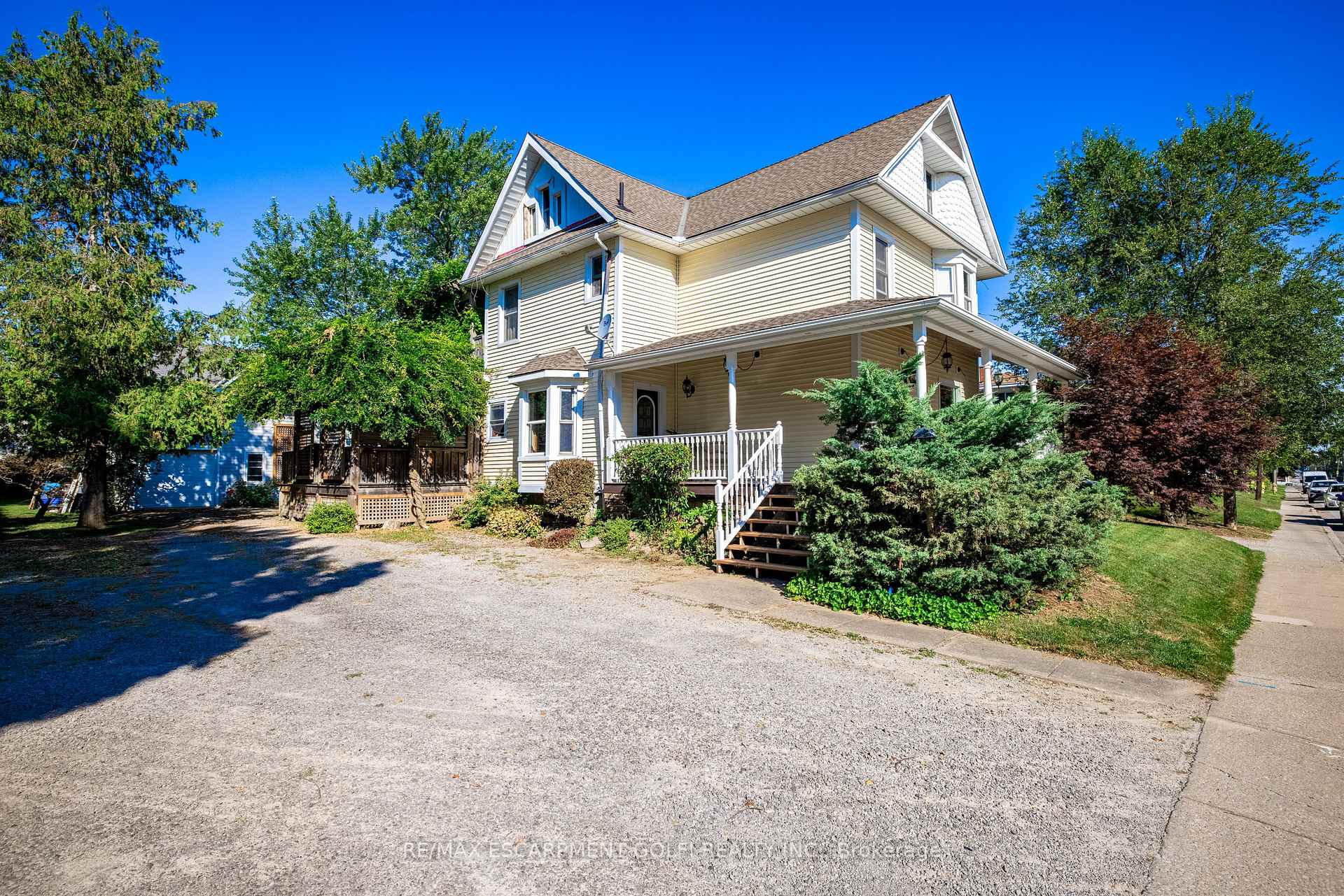 Front of 3952 Victoria Avenue