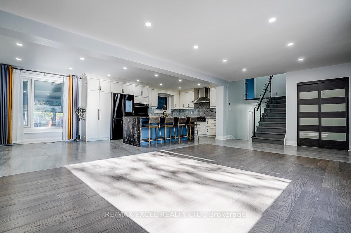 Photo 12 of 9 Oakcrest Avenue, Markham, Village Green-South Unionville — HOMEH