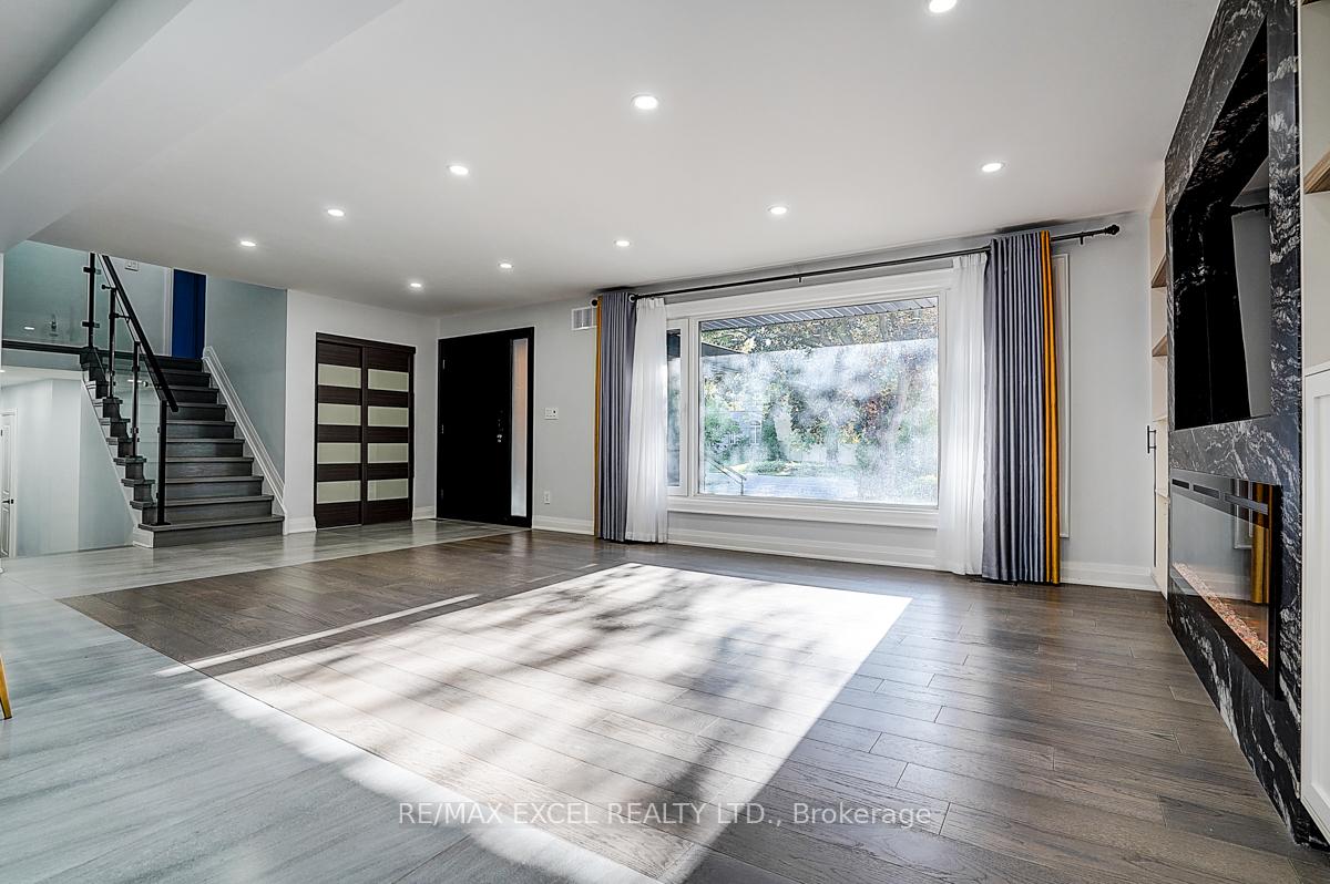 Photo 13 of 9 Oakcrest Avenue, Markham, Village Green-South Unionville — HOMEH