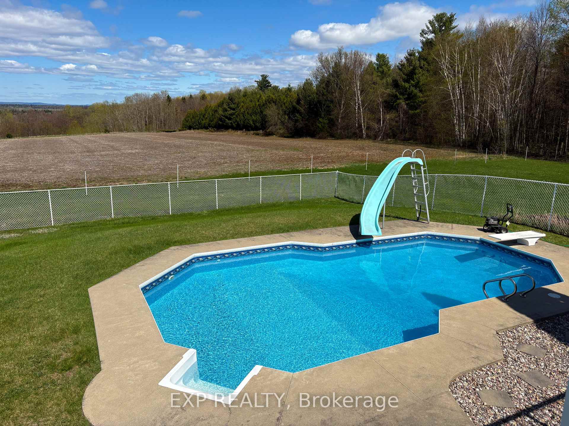 Photo 30 of 330 Goshen Road, McNab/Braeside, Mcnab/Braeside Twps — HOMEH