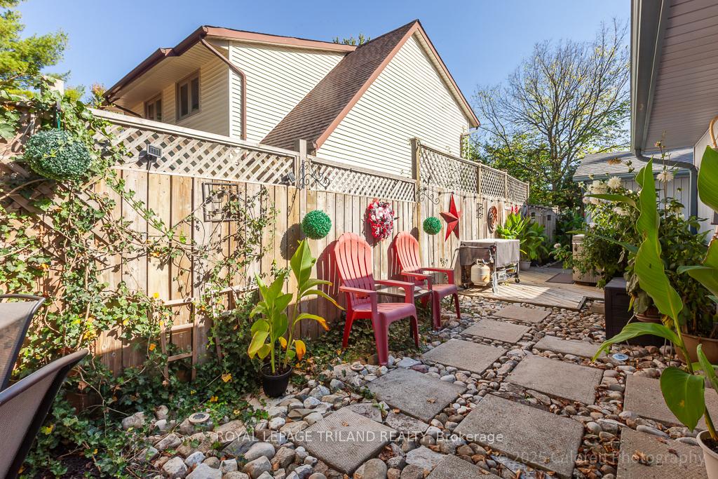Photo 37 of 23 Crabtree Avenue, London, North F — HOMEH