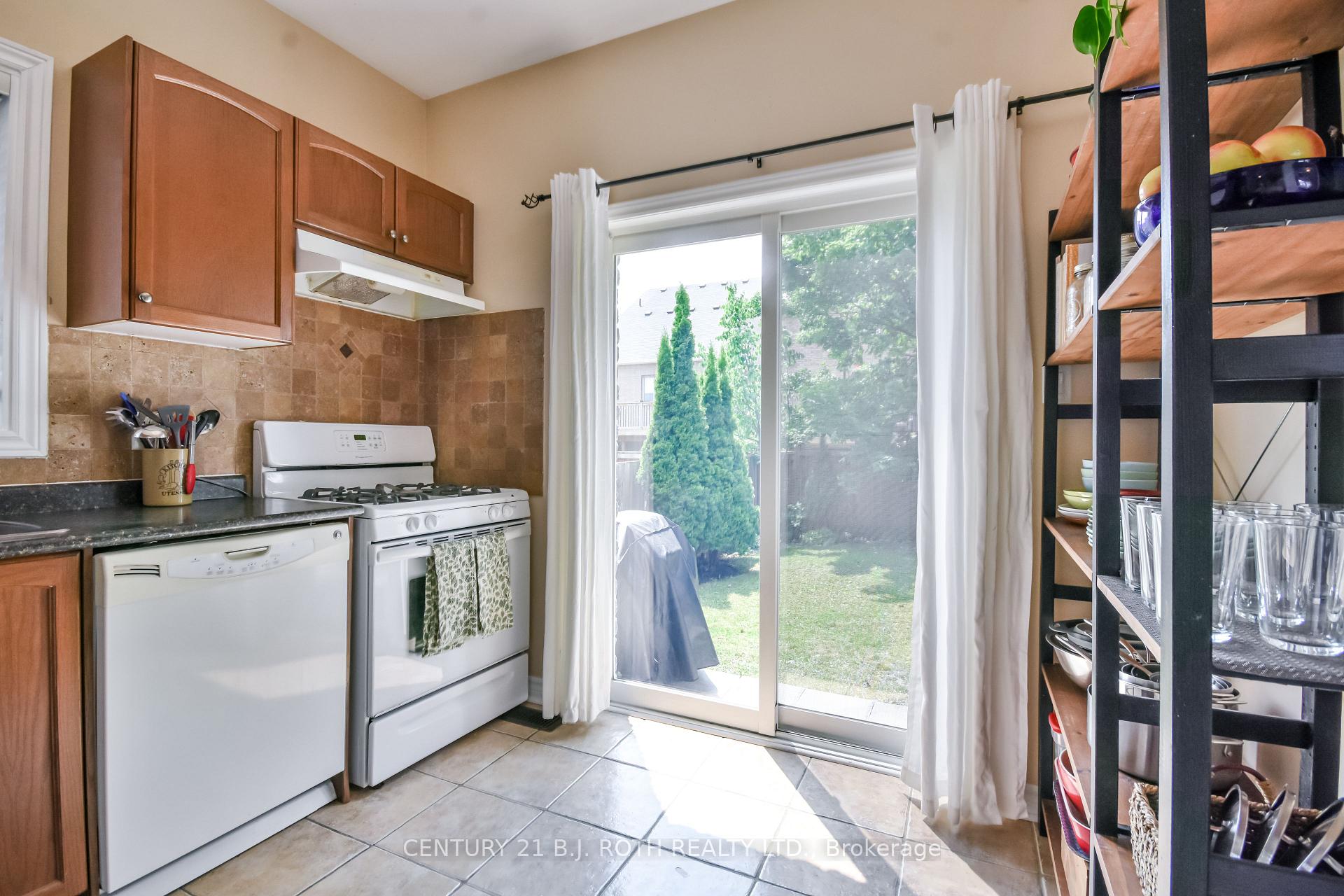 Photo 12 of 1863 Swan Street, Innisfil, Alcona — HOMEH