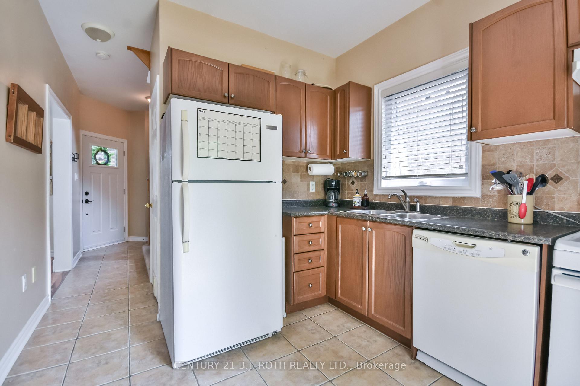 Photo 13 of 1863 Swan Street, Innisfil, Alcona — HOMEH