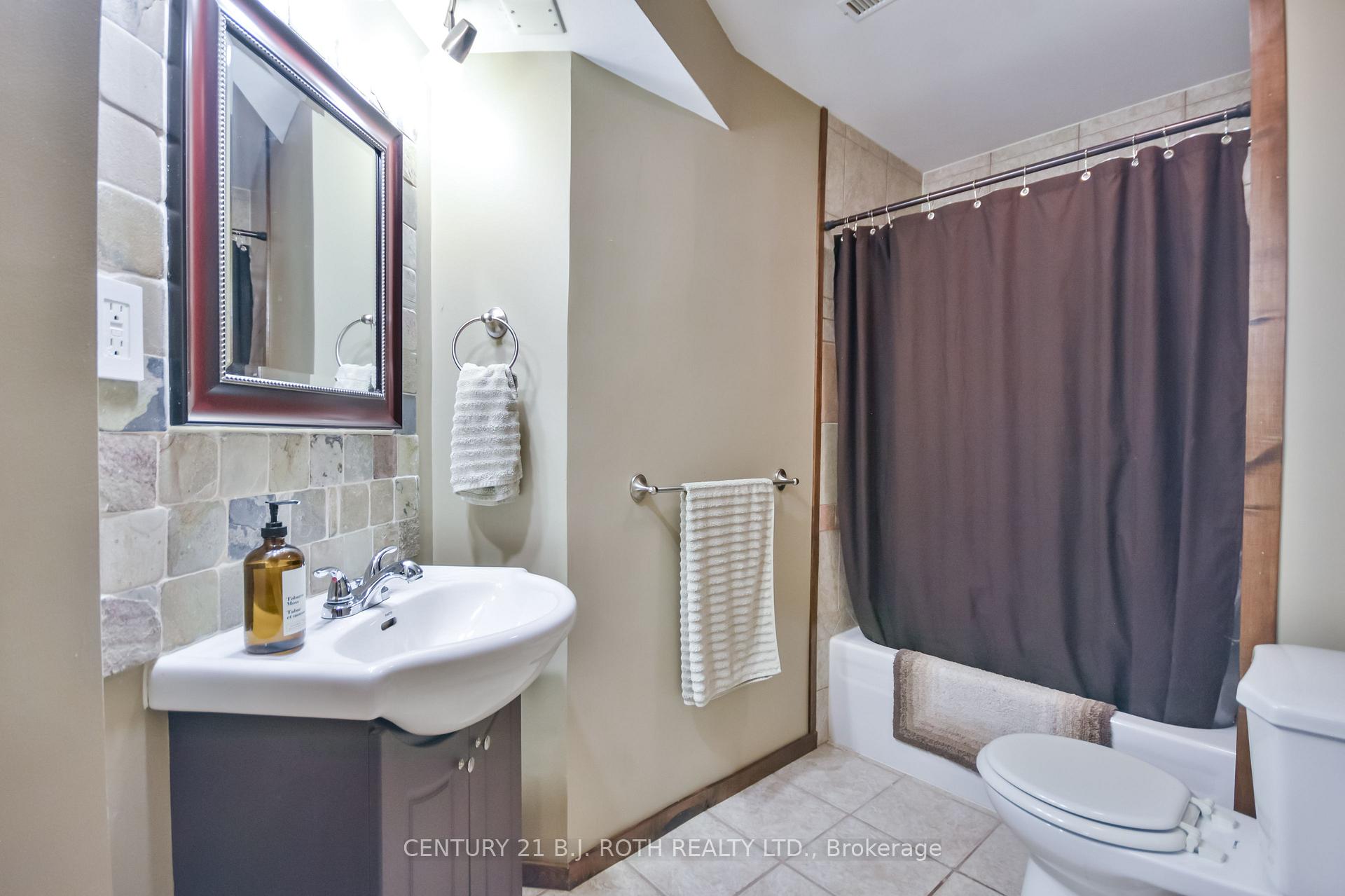 Photo 25 of 1863 Swan Street, Innisfil, Alcona — HOMEH