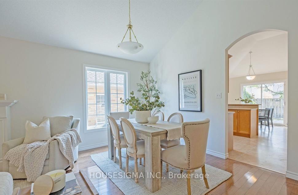 Photo 10 of 925 Silversmith Street, London, North M — HOMEH