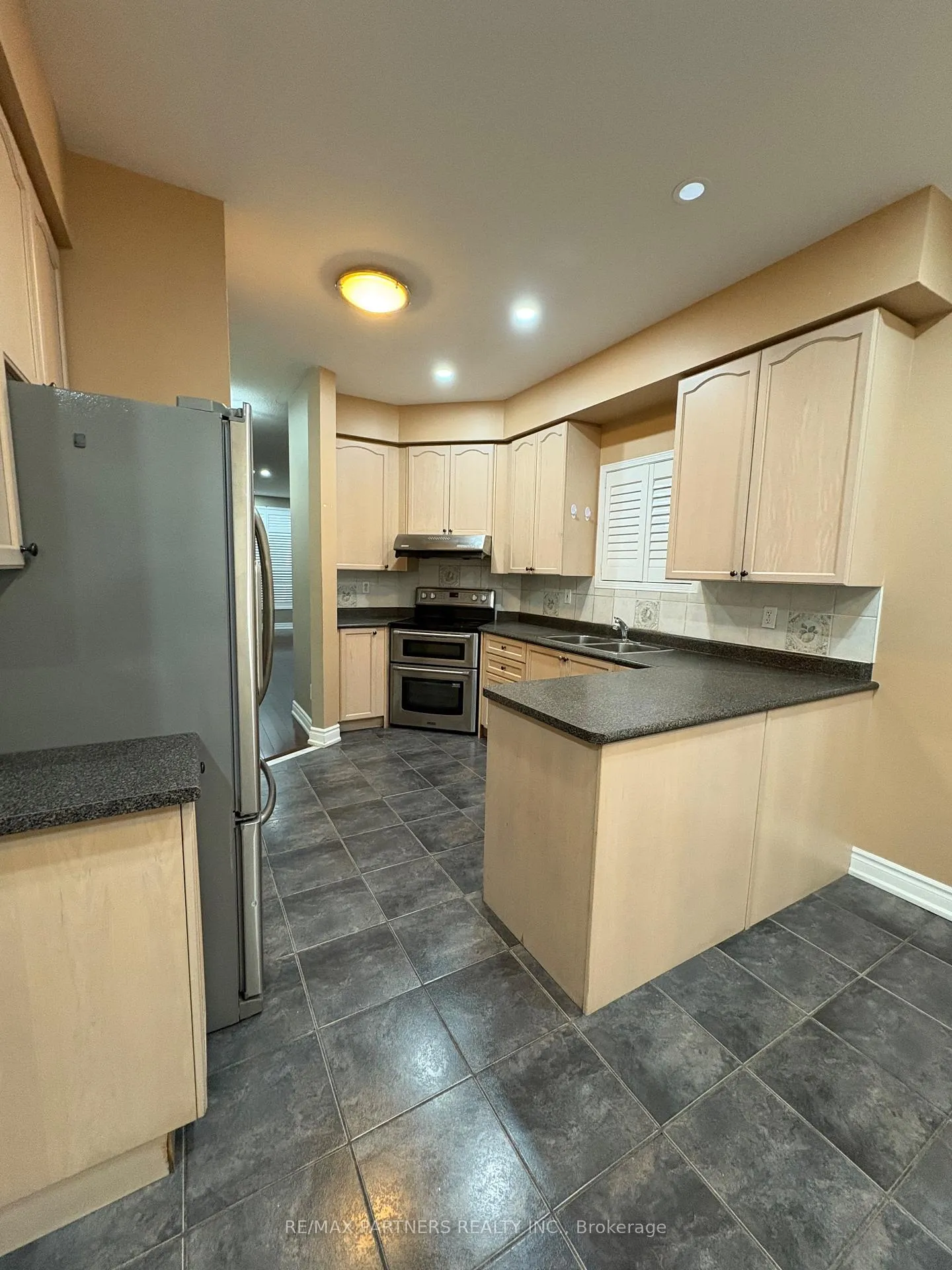 Photo 3 of 109 Rainbow Valley Crescent, Markham, Greensborough — HOMEH