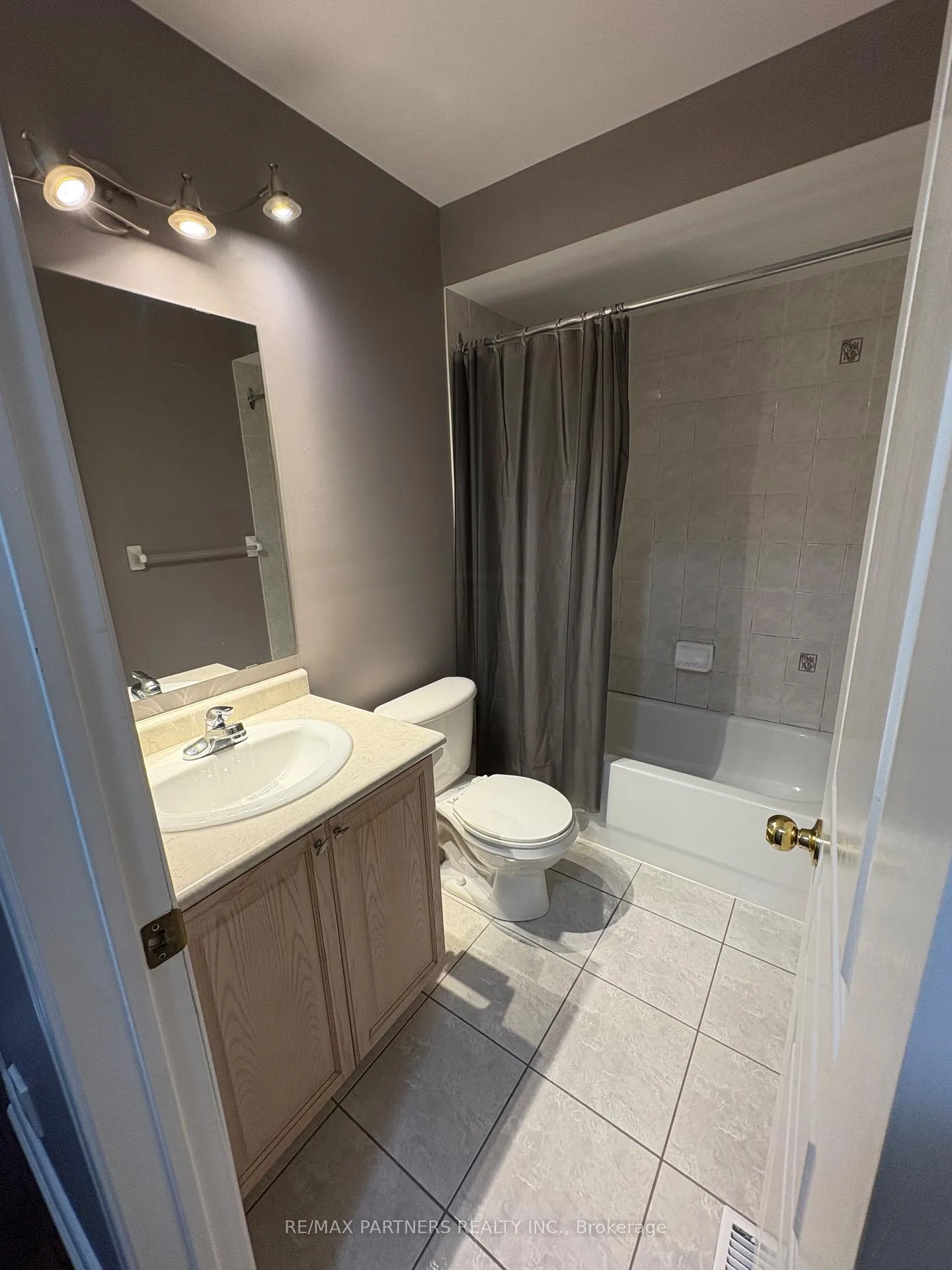 Photo 9 of 109 Rainbow Valley Crescent, Markham, Greensborough — HOMEH