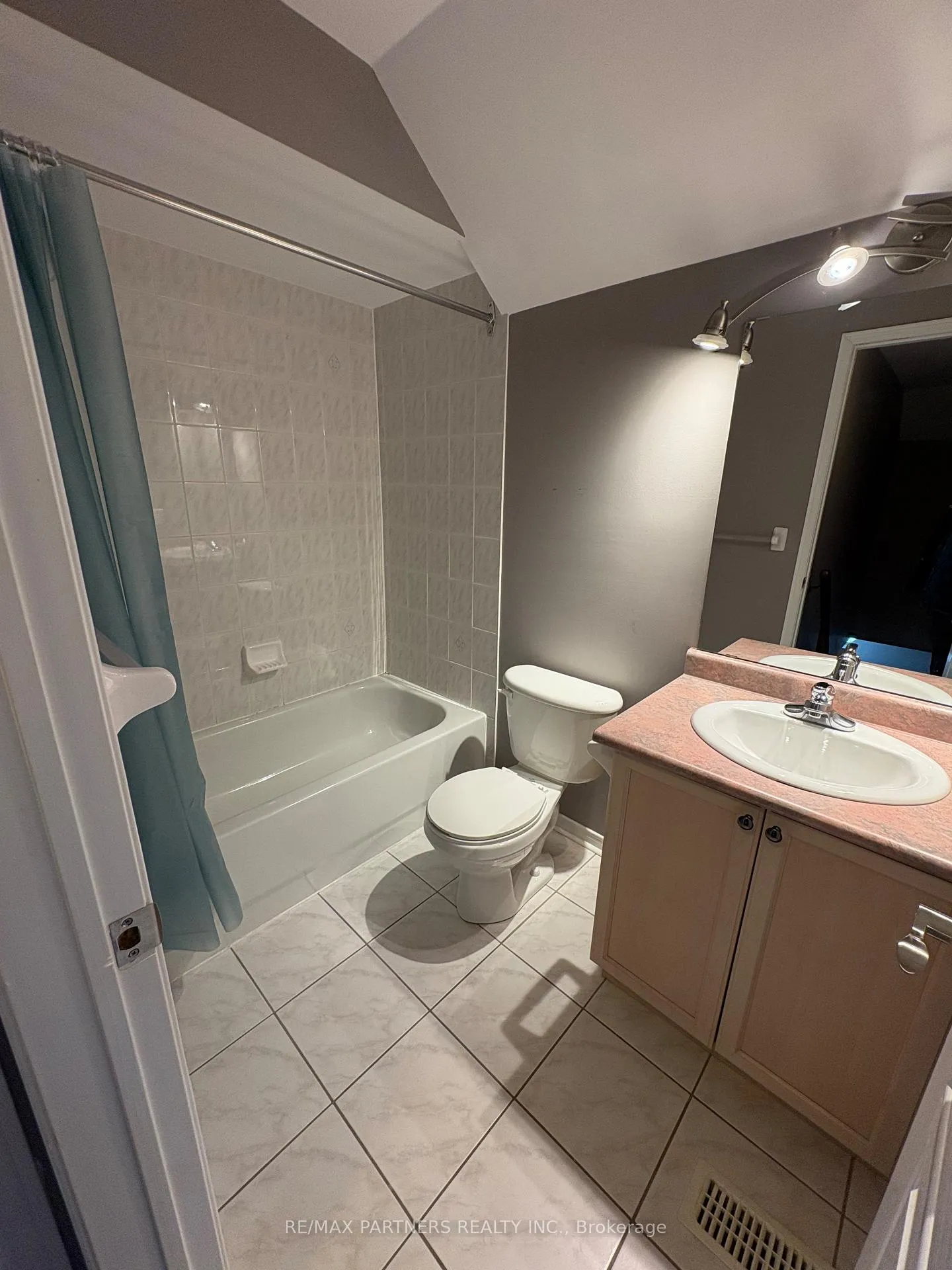 Photo 12 of 109 Rainbow Valley Crescent, Markham, Greensborough — HOMEH