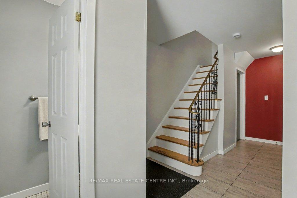 Photo 5 of 73 Obermeyer Drive, Kitchener — HOMEH
