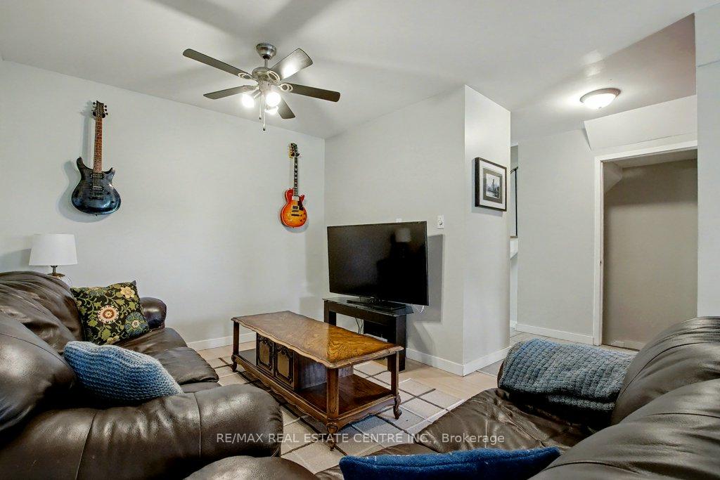 Photo 13 of 73 Obermeyer Drive, Kitchener — HOMEH