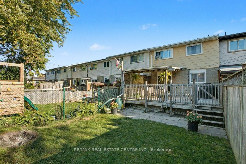 Photo 35 of 73 Obermeyer Drive, Kitchener — HOMEH