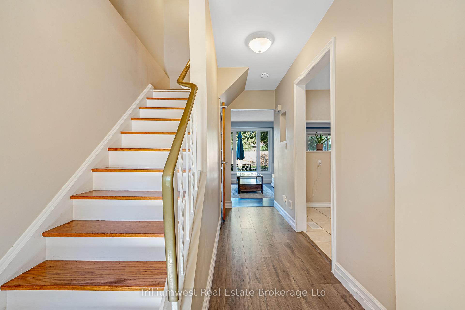 Photo 6 of 130 Dalegrove Drive, Kitchener — HOMEH