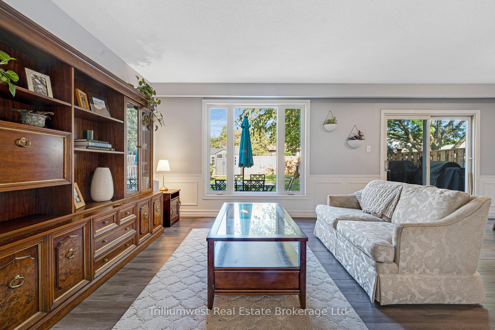 Photo 7 of 130 Dalegrove Drive, Kitchener — HOMEH