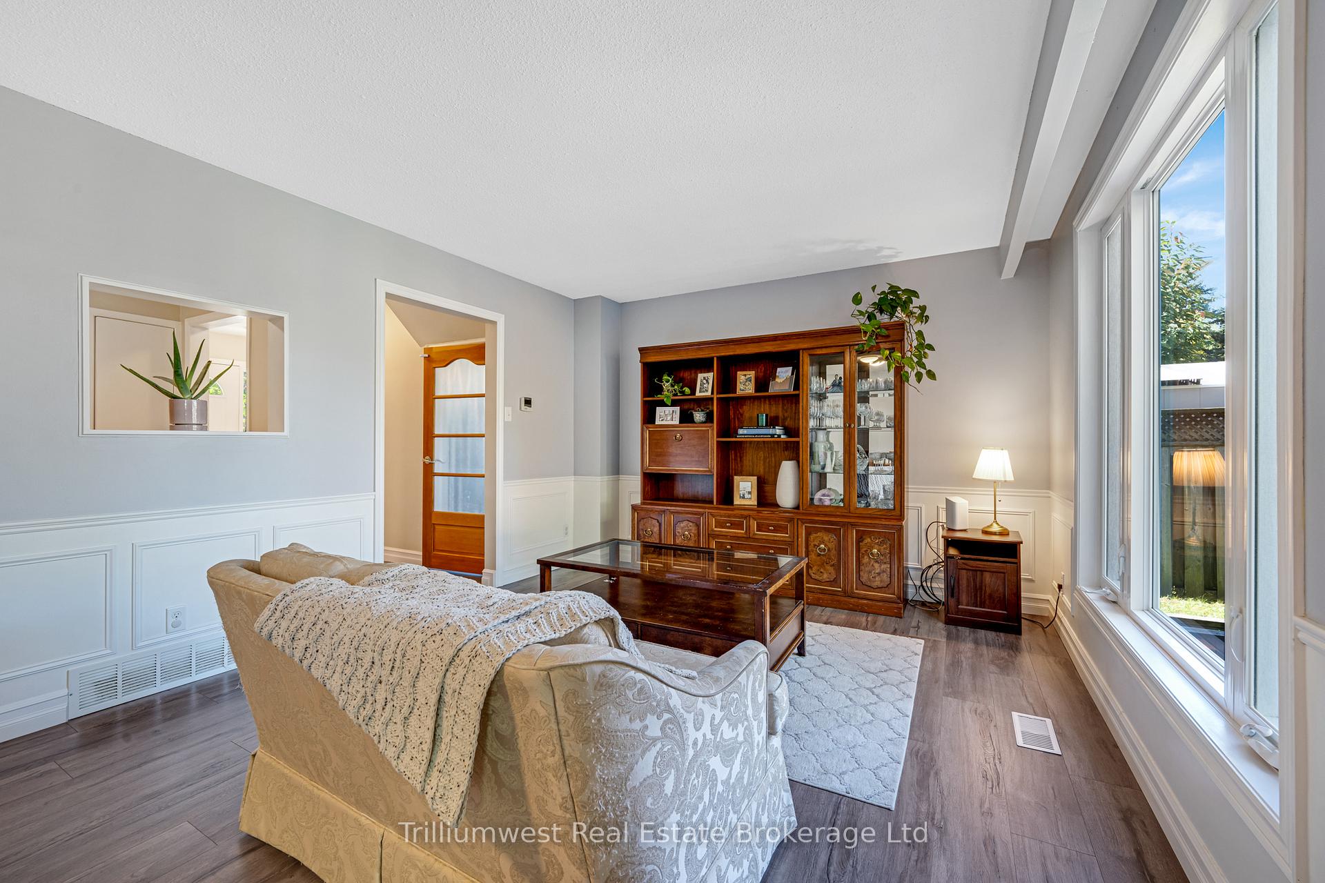 Photo 9 of 130 Dalegrove Drive, Kitchener — HOMEH