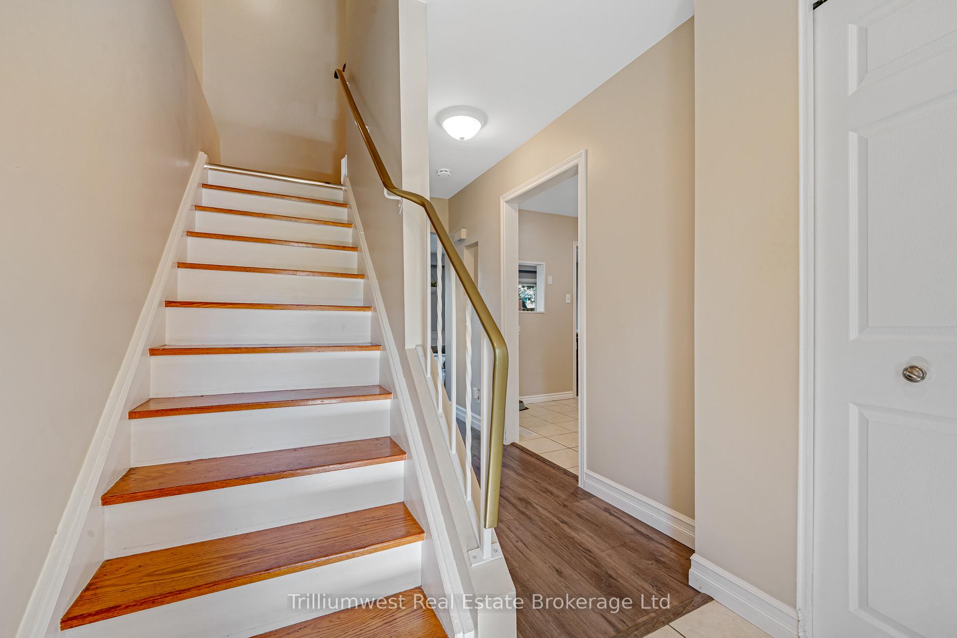 Photo 13 of 130 Dalegrove Drive, Kitchener — HOMEH