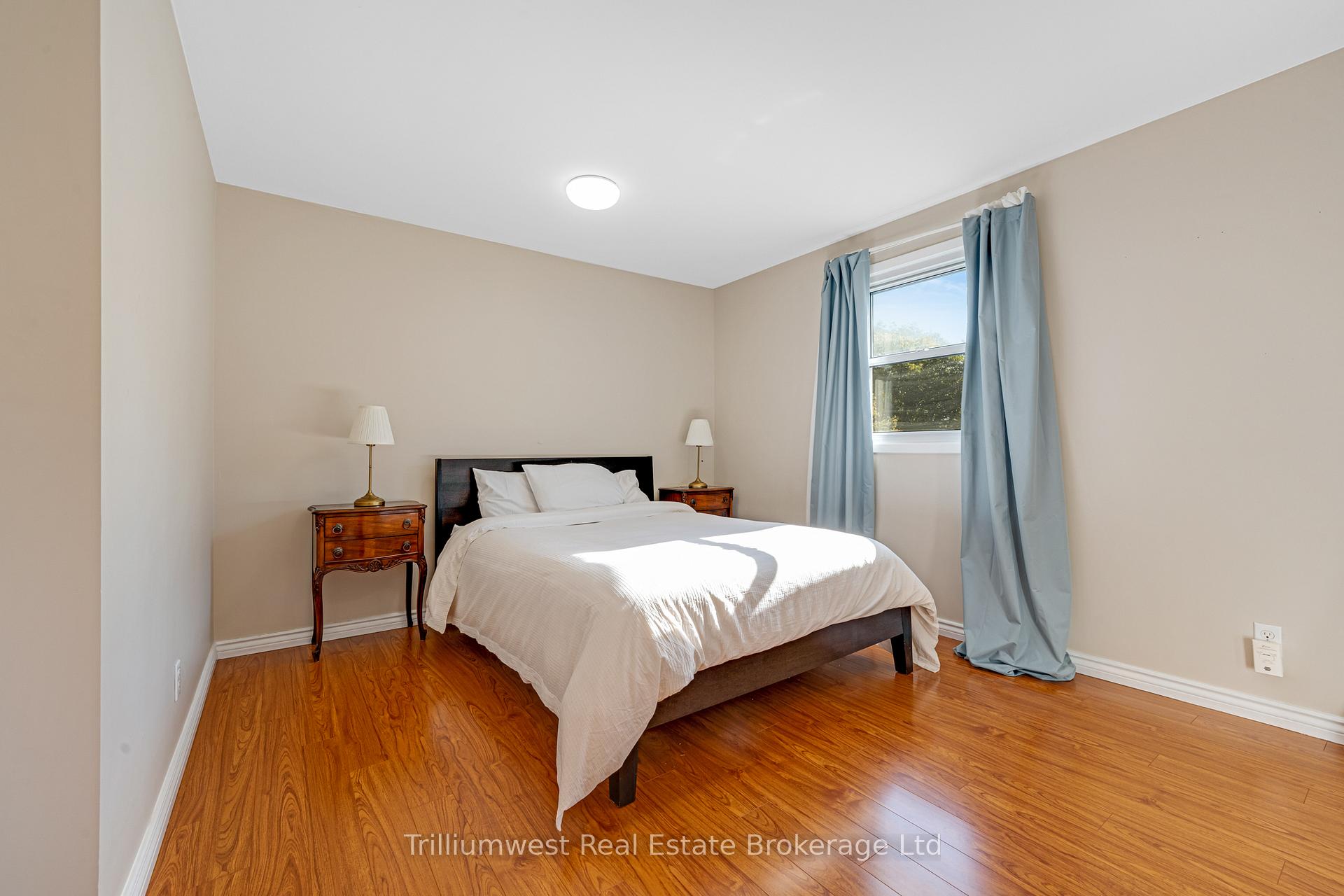 Photo 14 of 130 Dalegrove Drive, Kitchener — HOMEH