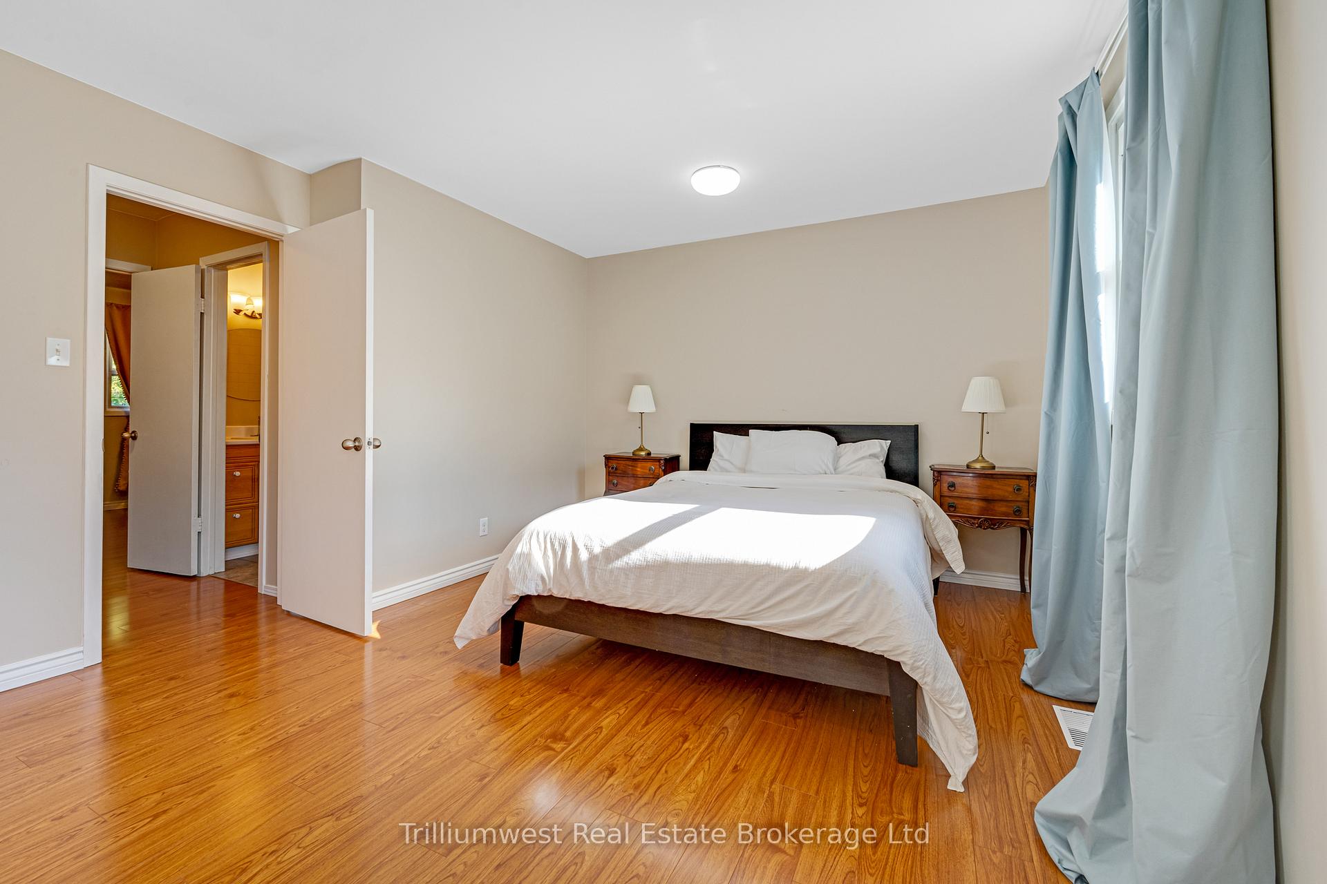 Photo 15 of 130 Dalegrove Drive, Kitchener — HOMEH
