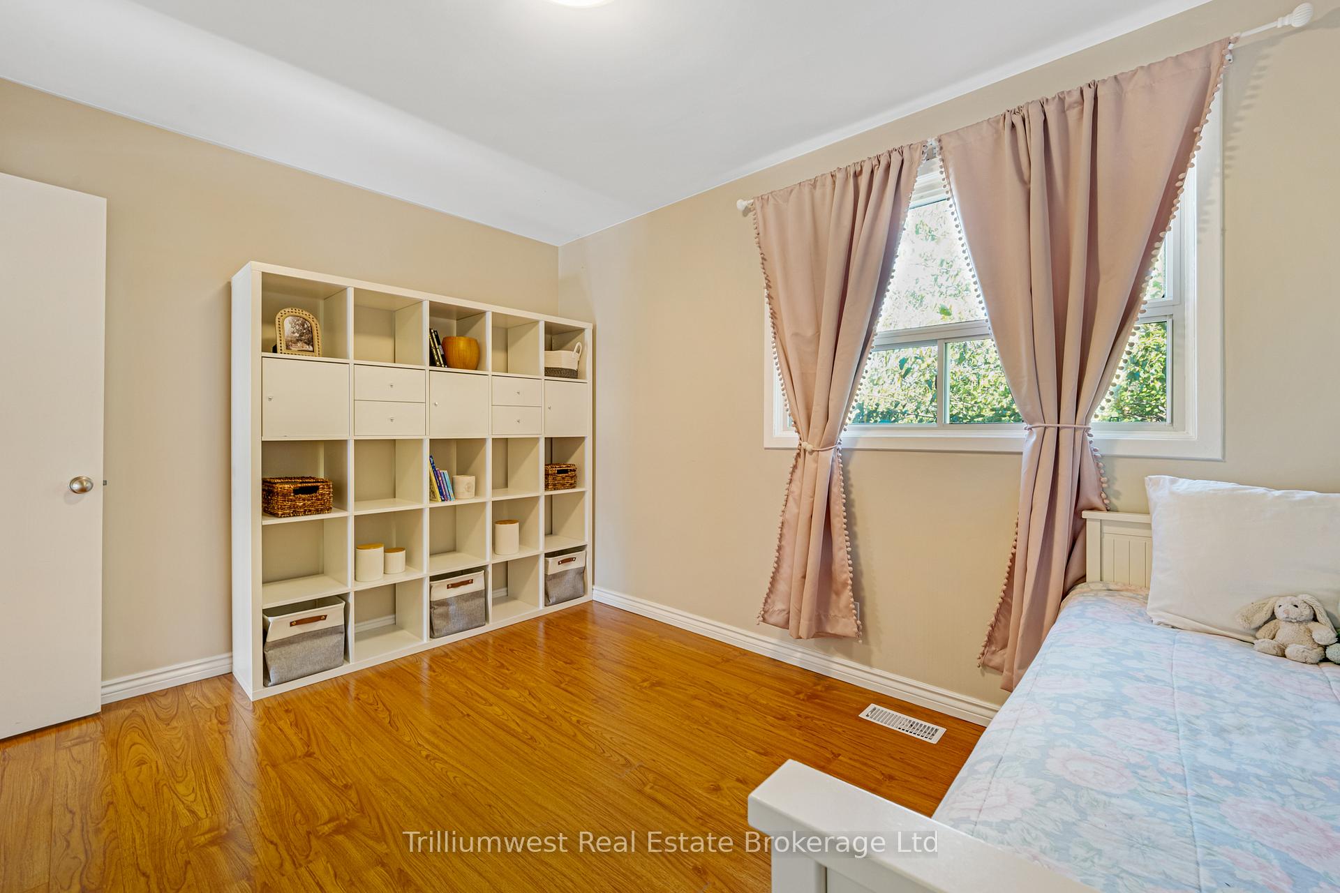 Photo 18 of 130 Dalegrove Drive, Kitchener — HOMEH