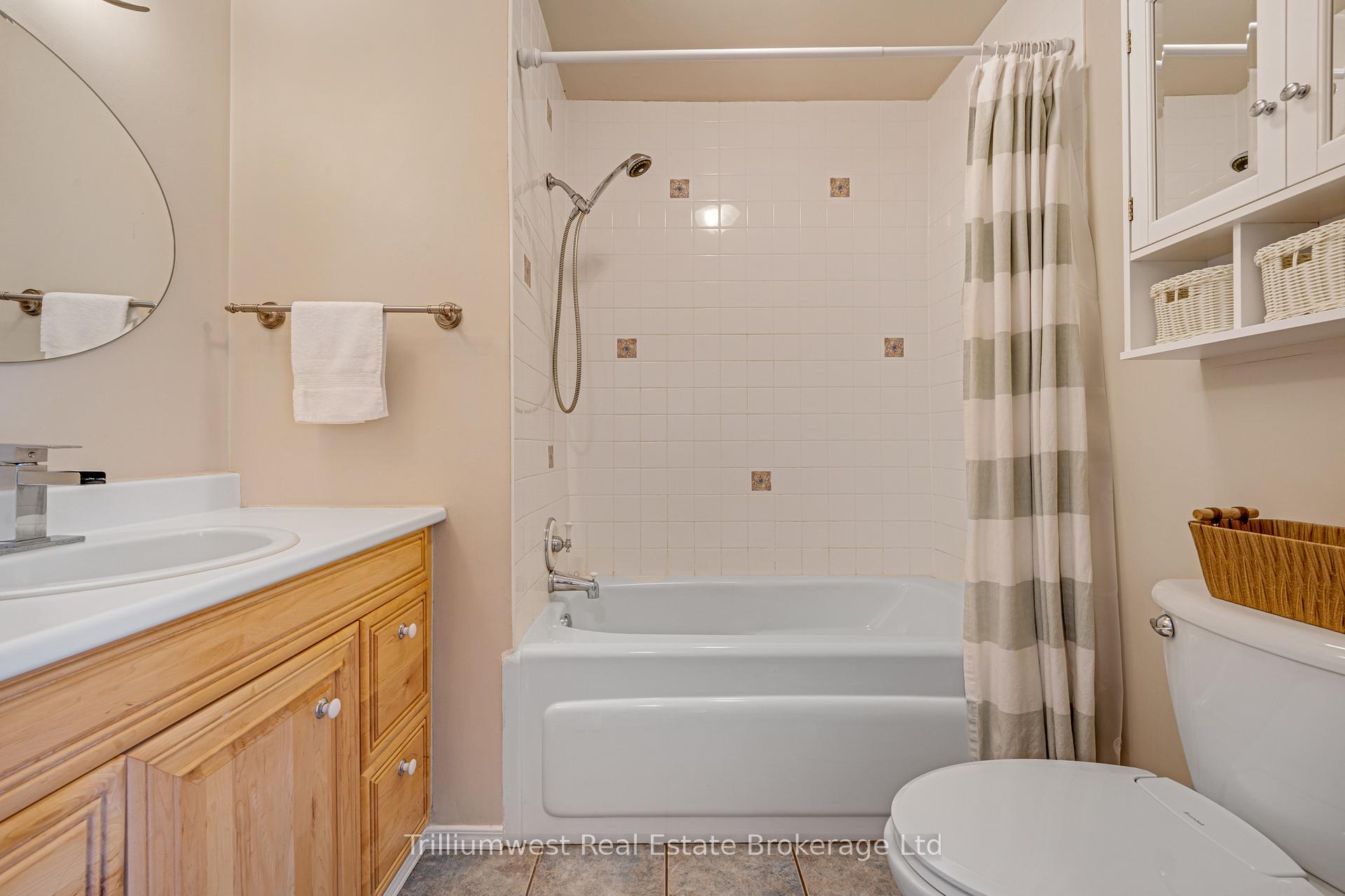 Photo 20 of 130 Dalegrove Drive, Kitchener — HOMEH