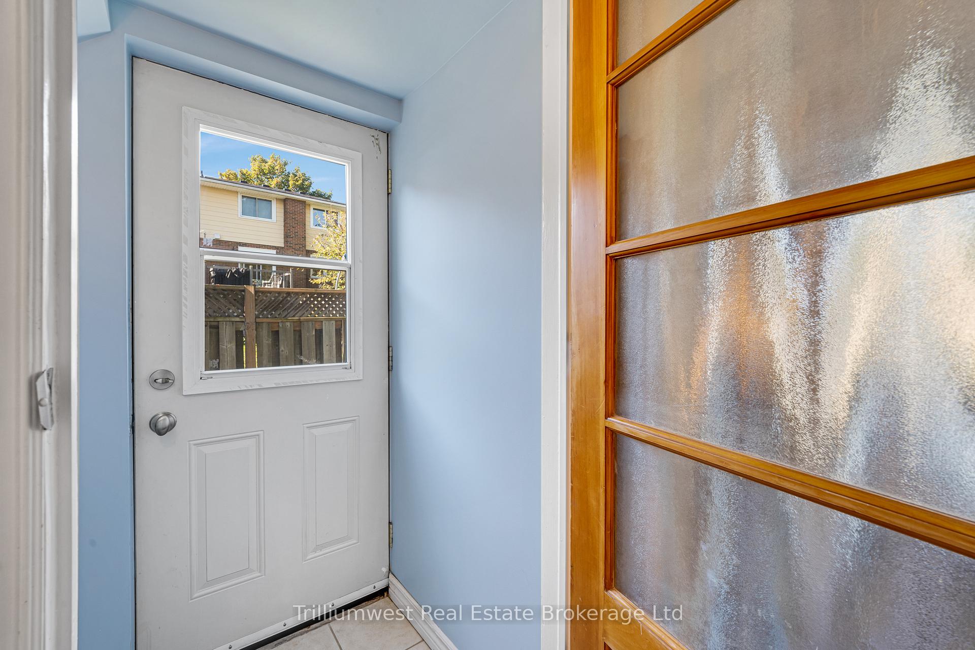 Photo 21 of 130 Dalegrove Drive, Kitchener — HOMEH