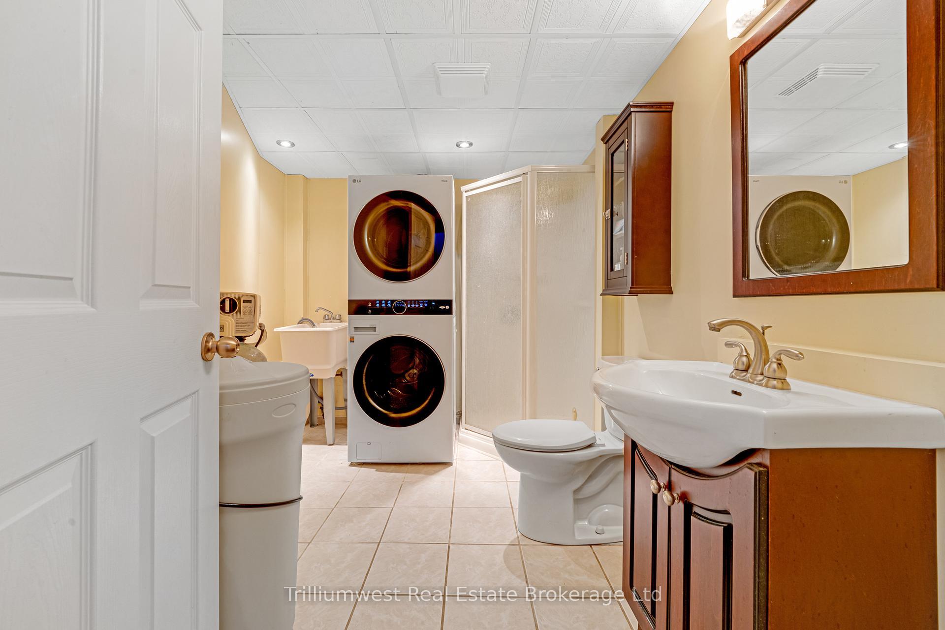 Photo 24 of 130 Dalegrove Drive, Kitchener — HOMEH