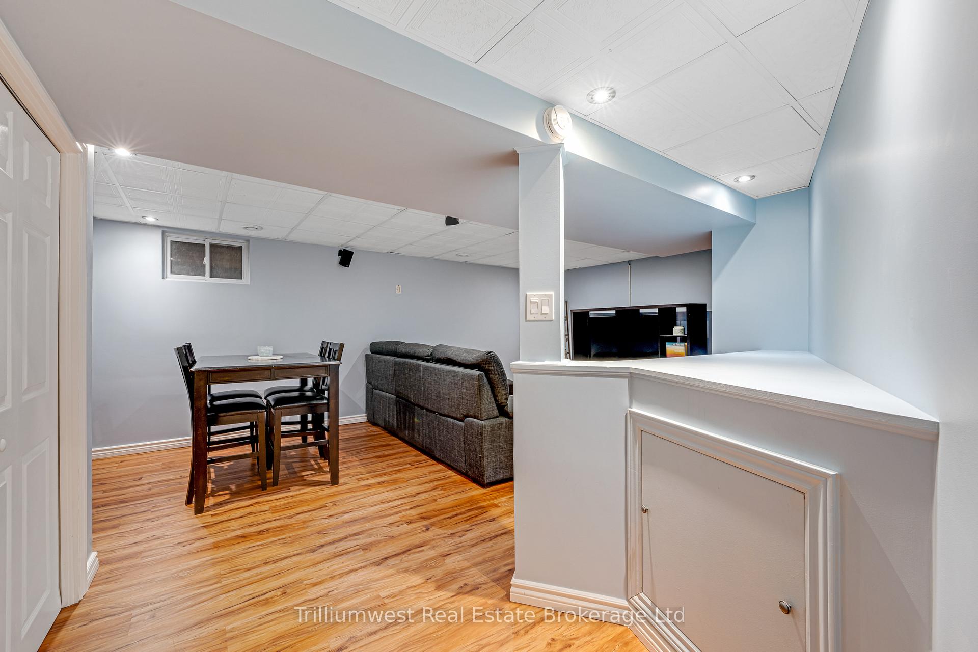 Photo 26 of 130 Dalegrove Drive, Kitchener — HOMEH