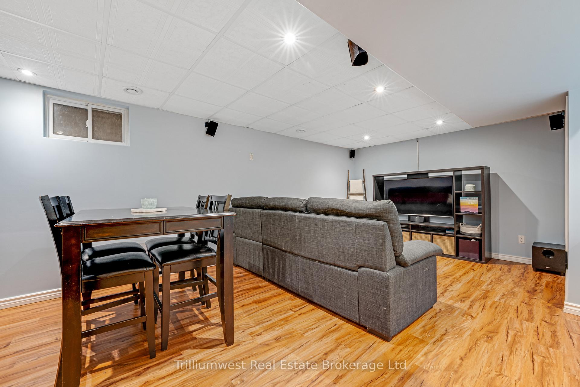 Photo 27 of 130 Dalegrove Drive, Kitchener — HOMEH