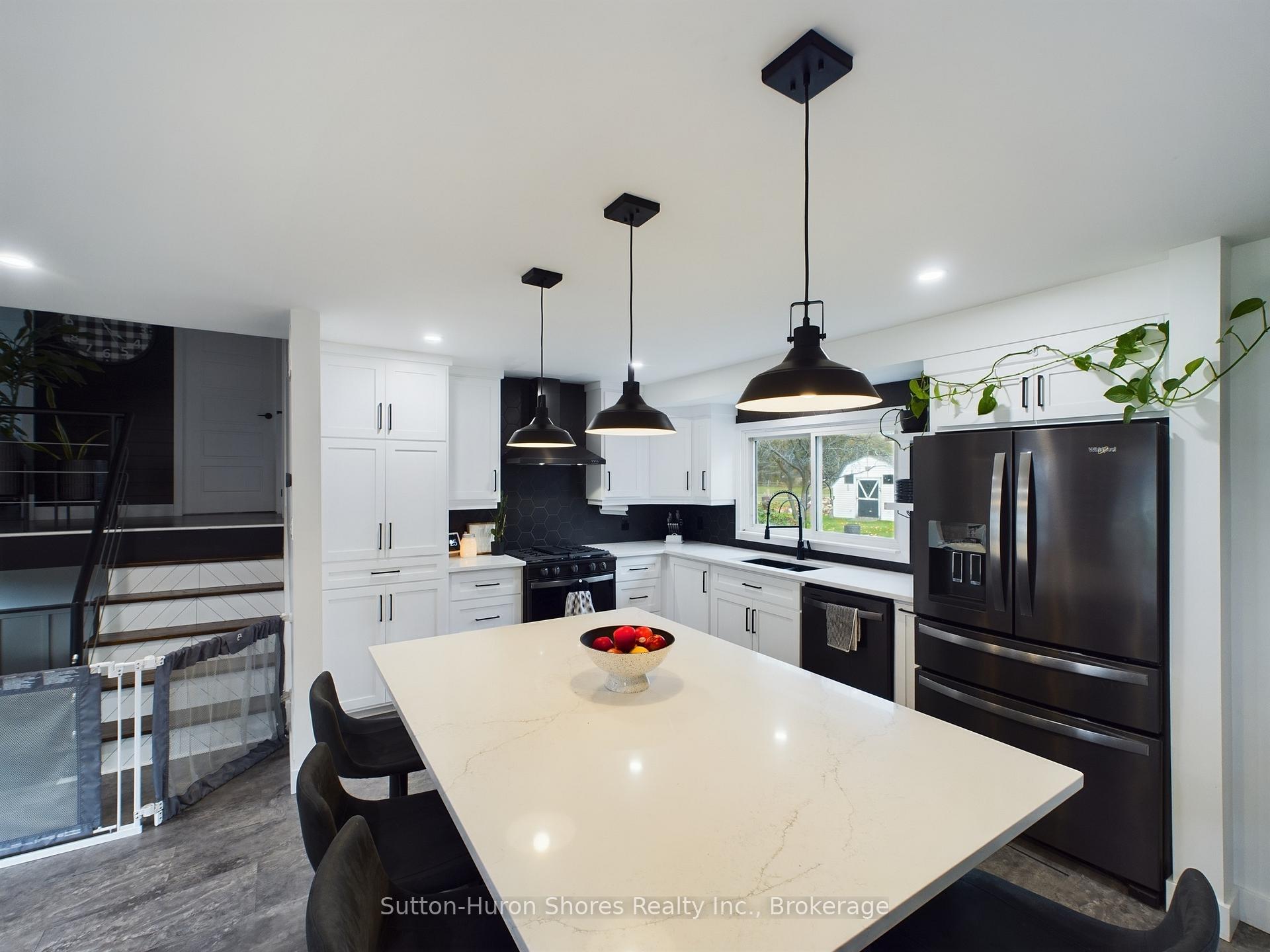 Photo 3 of 10 Smith Street, Kincardine — HOMEH