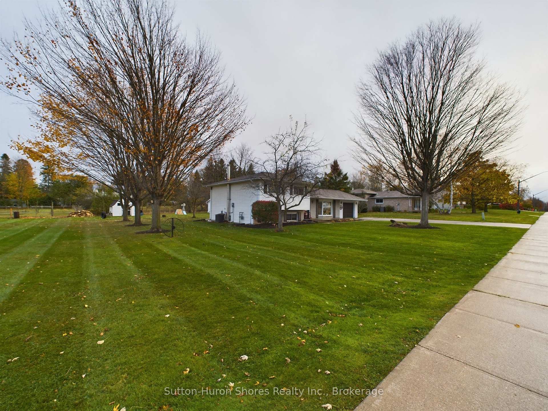 Photo 6 of 10 Smith Street, Kincardine — HOMEH