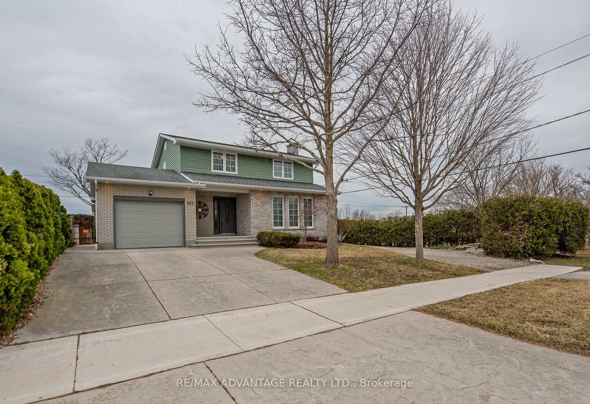 Photo 4 of 127 Kleinfeldt Avenue, Lucan Biddulph, Lucan — HOMEH