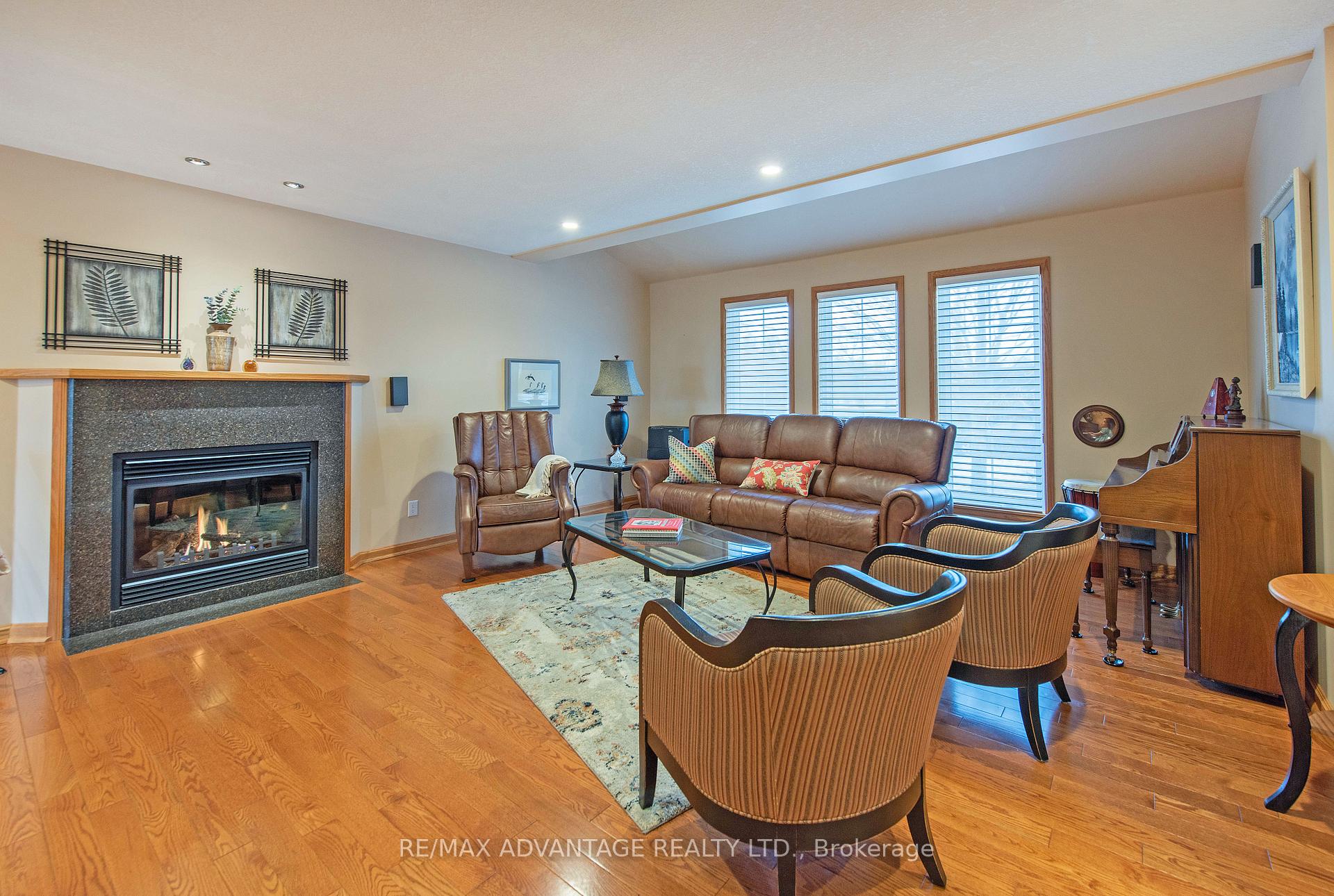 Photo 7 of 127 Kleinfeldt Avenue, Lucan Biddulph, Lucan — HOMEH