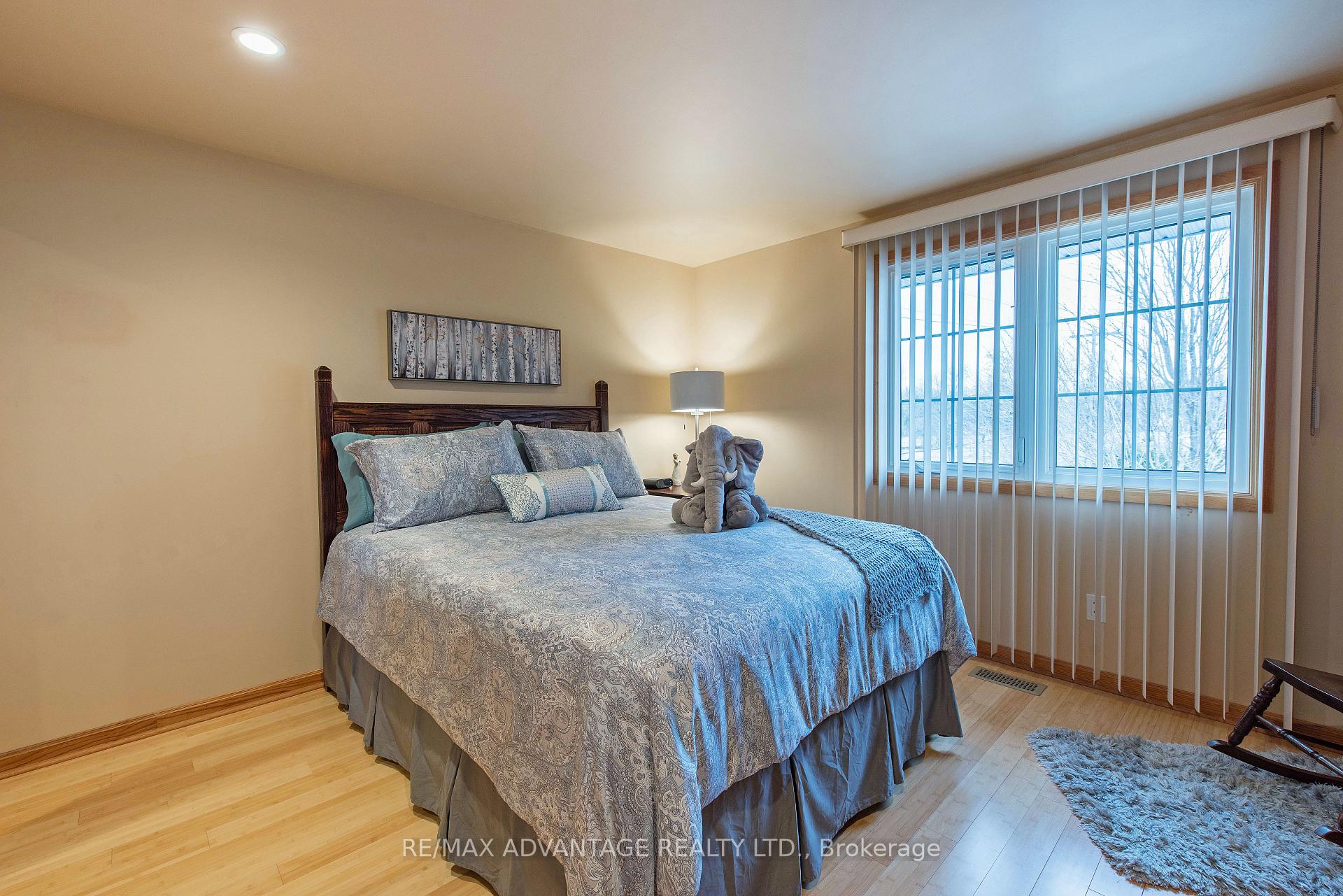 Photo 24 of 127 Kleinfeldt Avenue, Lucan Biddulph, Lucan — HOMEH
