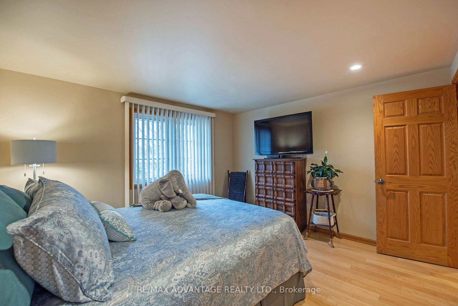 Photo 25 of 127 Kleinfeldt Avenue, Lucan Biddulph, Lucan — HOMEH