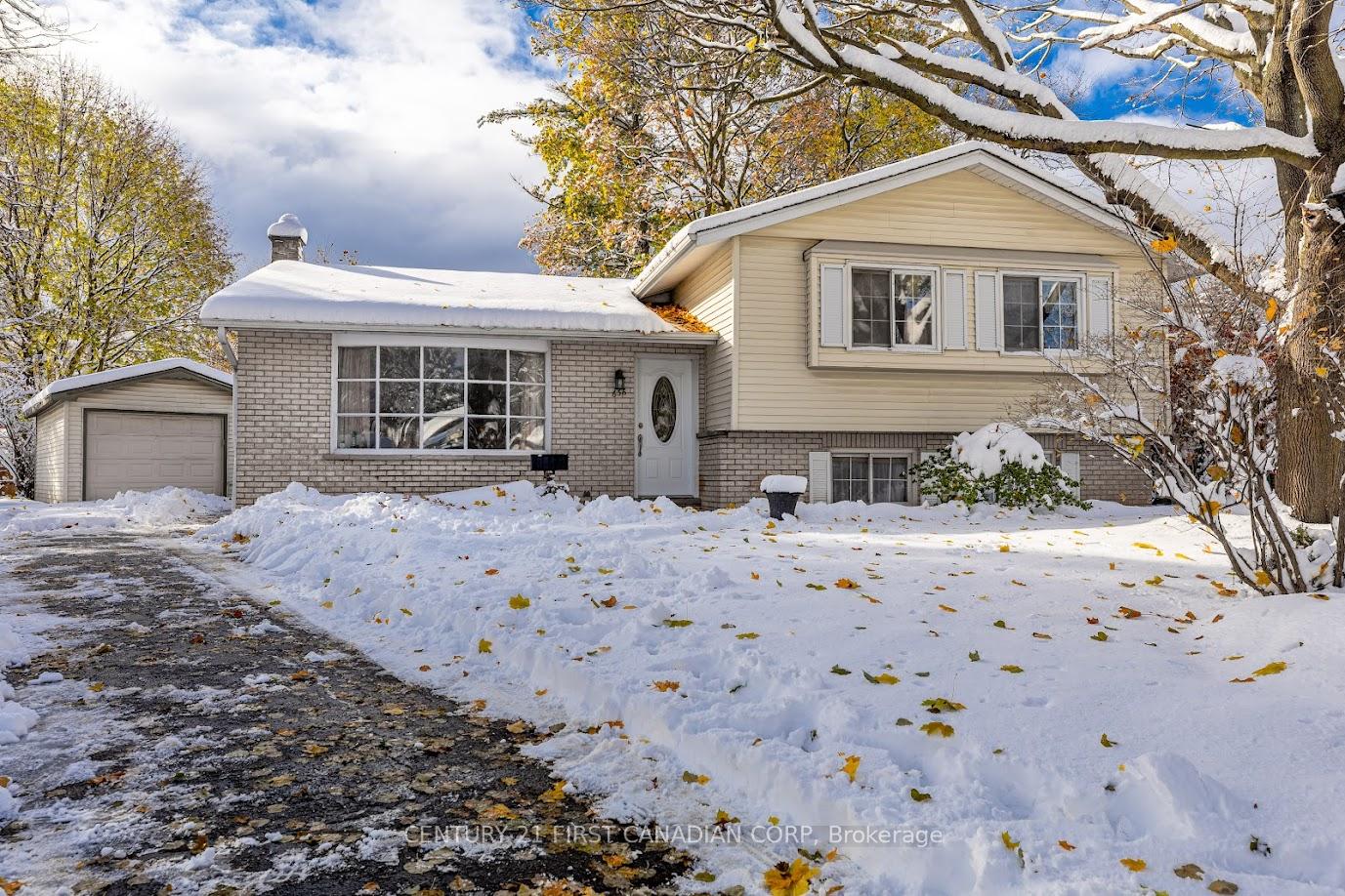 Photo 1 of 636 Glengyle Crescent, London, North H — HOMEH