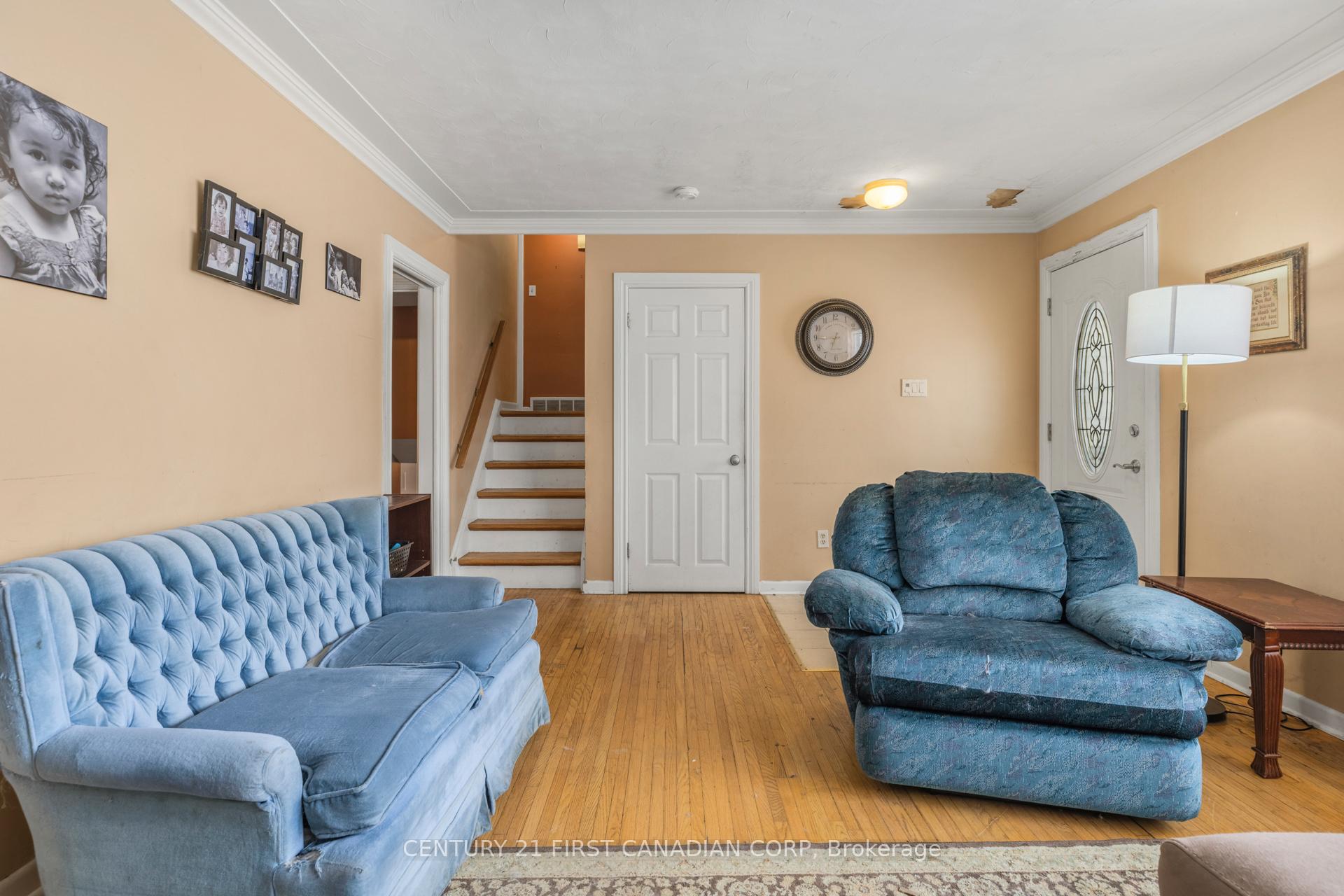 Photo 8 of 636 Glengyle Crescent, London, North H — HOMEH