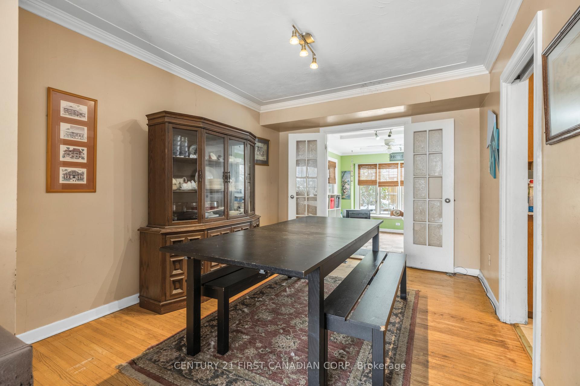 Photo 9 of 636 Glengyle Crescent, London, North H — HOMEH