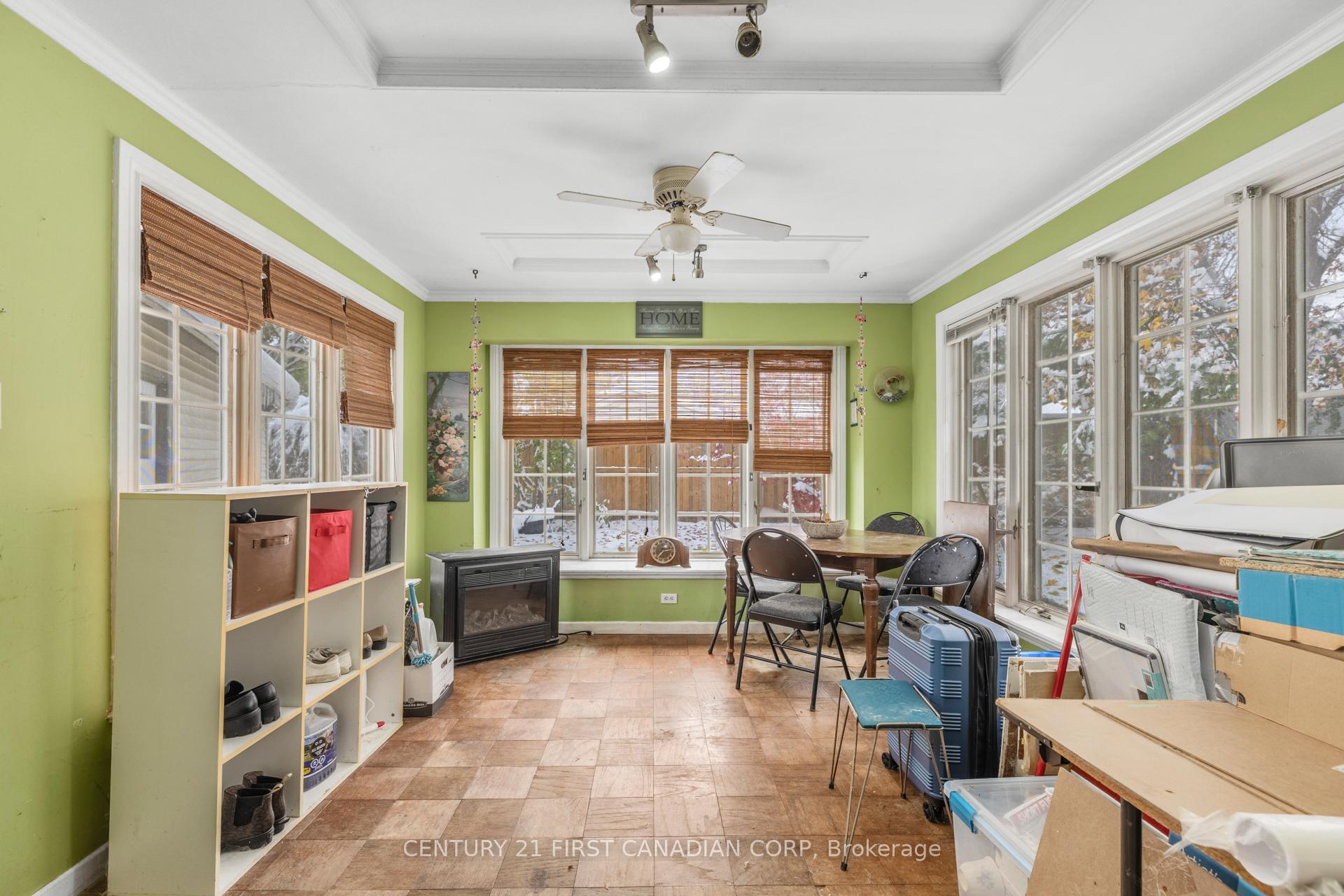 Photo 12 of 636 Glengyle Crescent, London, North H — HOMEH
