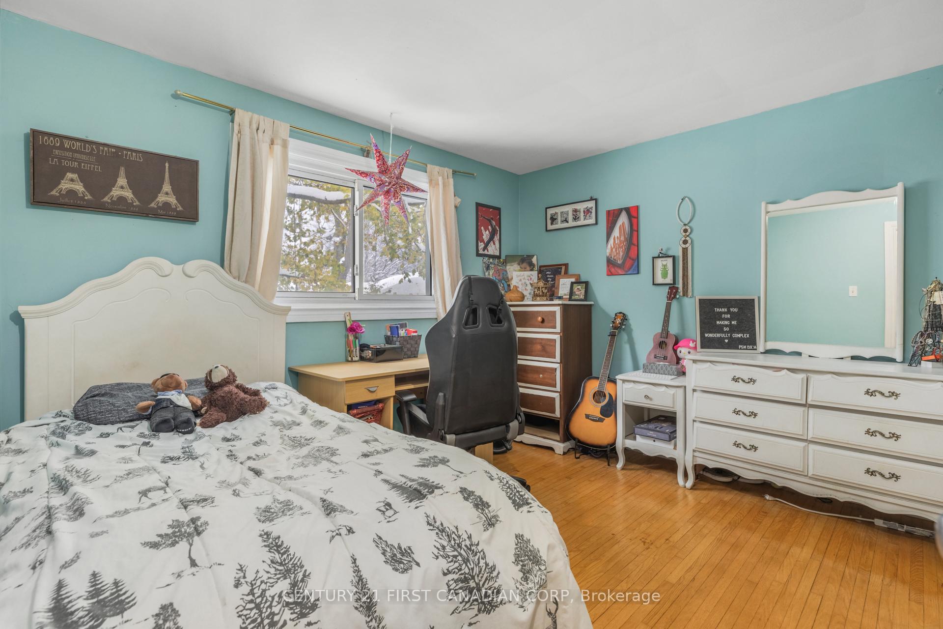 Photo 13 of 636 Glengyle Crescent, London, North H — HOMEH