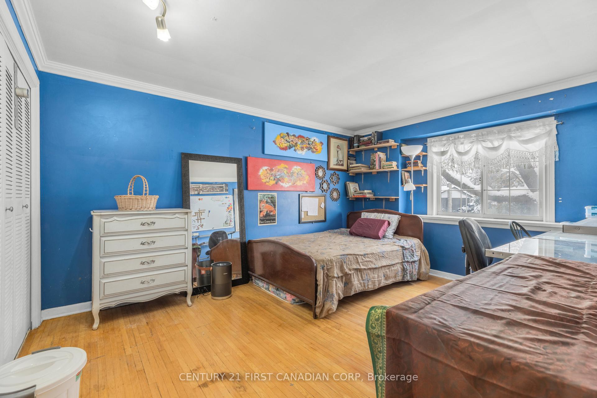 Photo 14 of 636 Glengyle Crescent, London, North H — HOMEH