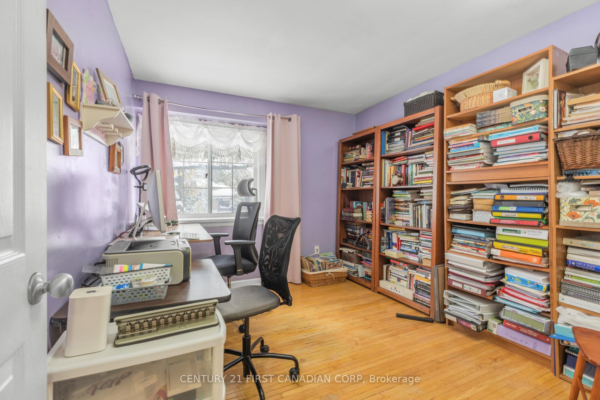 Photo 15 of 636 Glengyle Crescent, London, North H — HOMEH